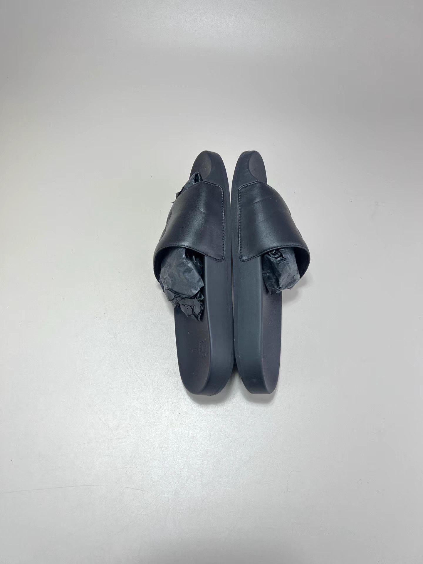 AMI AMI Black Heart Embossed Slide Sandals Size US 7 / IT 37 - 5 Thumbnail
