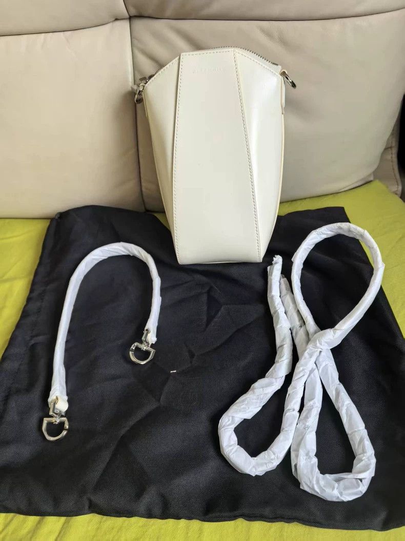 Givenchy Givenchy Antigona Vertical lady's mini vertical chain shou Size ONE SIZE - 1 Thumbnail