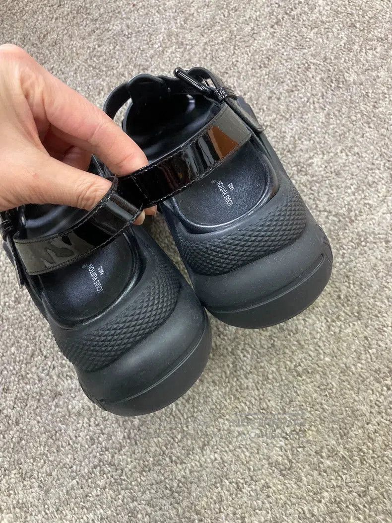 Louis Vuitton Louis Vuitton Black patent leather Roman sandals Size US 4.5 / IT 34.5 - 5 Thumbnail