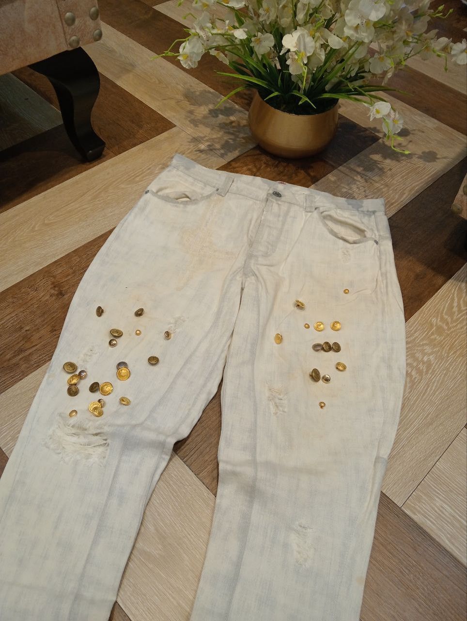Issey Miyake SUNAOKUWAHARA BY ISSEY MIYAKE DISTRESSED BUTTON JEANS Size US 32 / EU 48 - 4 Thumbnail