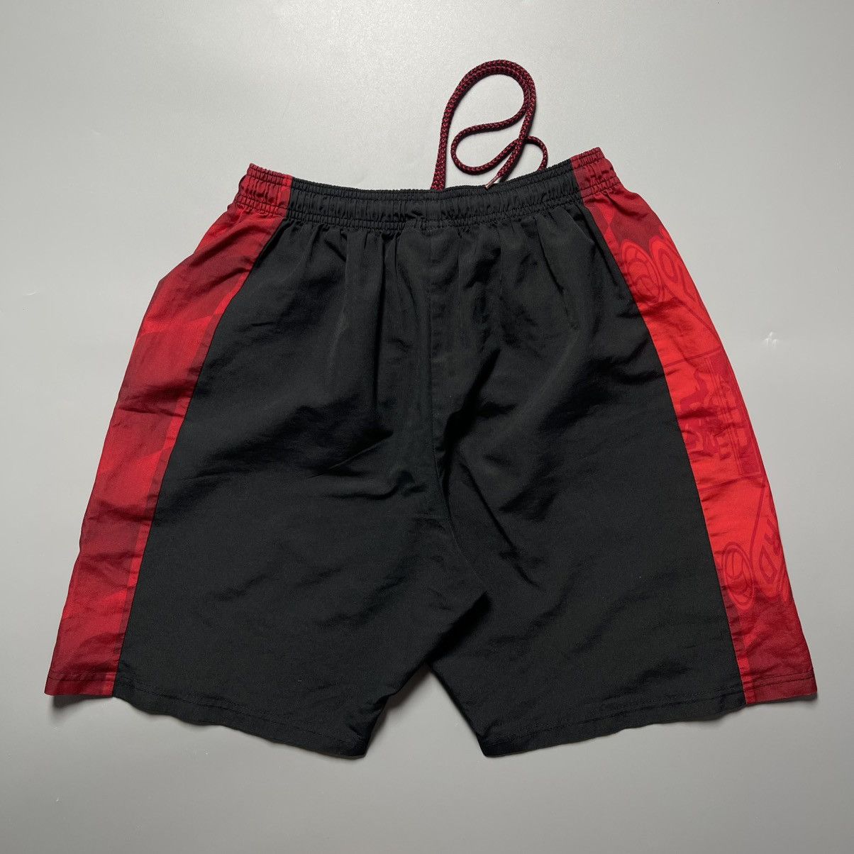 Umbro MAN UNITED UMBRO 1996/1997 FOOTBALL HOME VINTAGE SHORTS Size US 30 / EU 46 - 7 Thumbnail