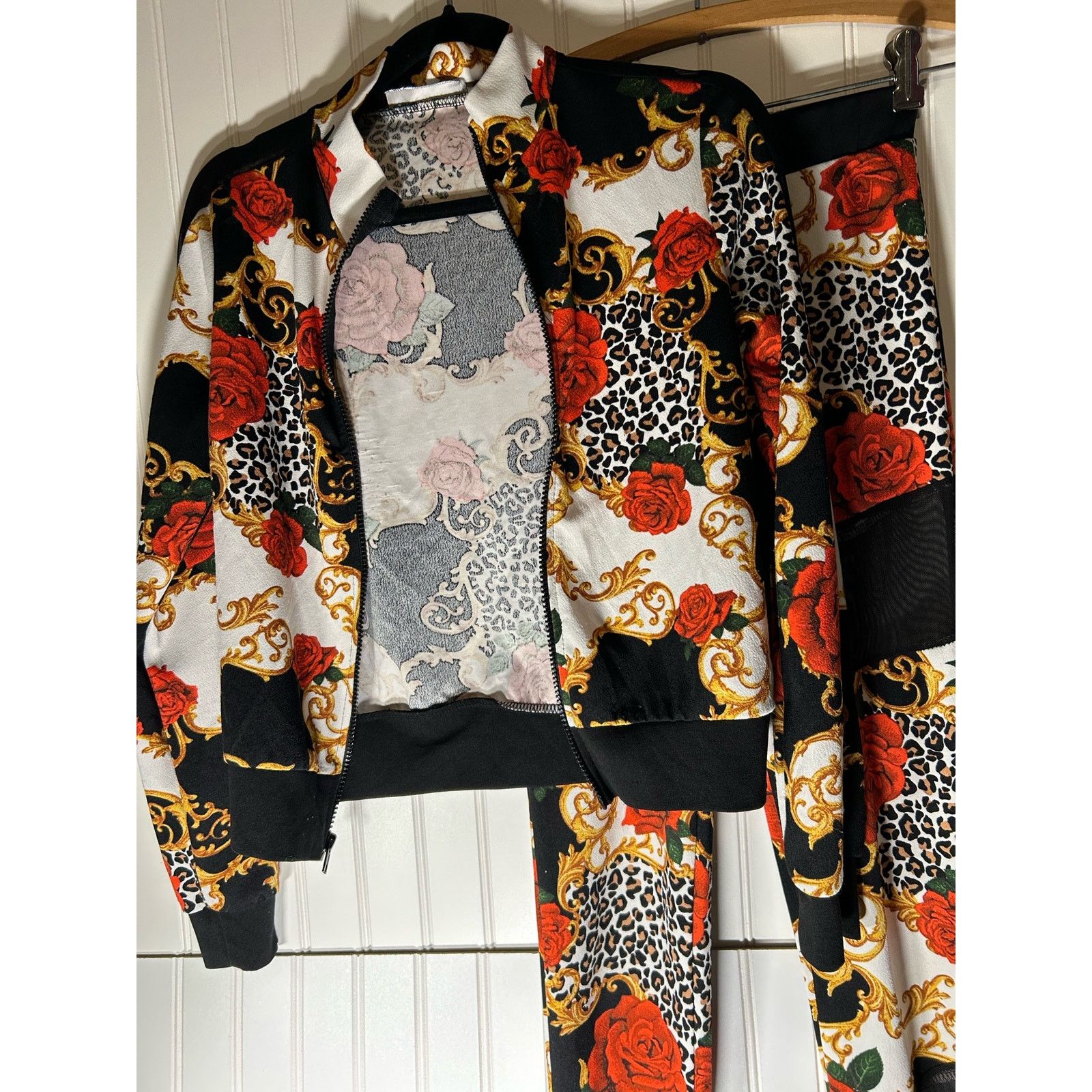 Other Jasmine Two Piece Jumper Outfit Roses & Gold Size Small Size 22" - 1 Thumbnail