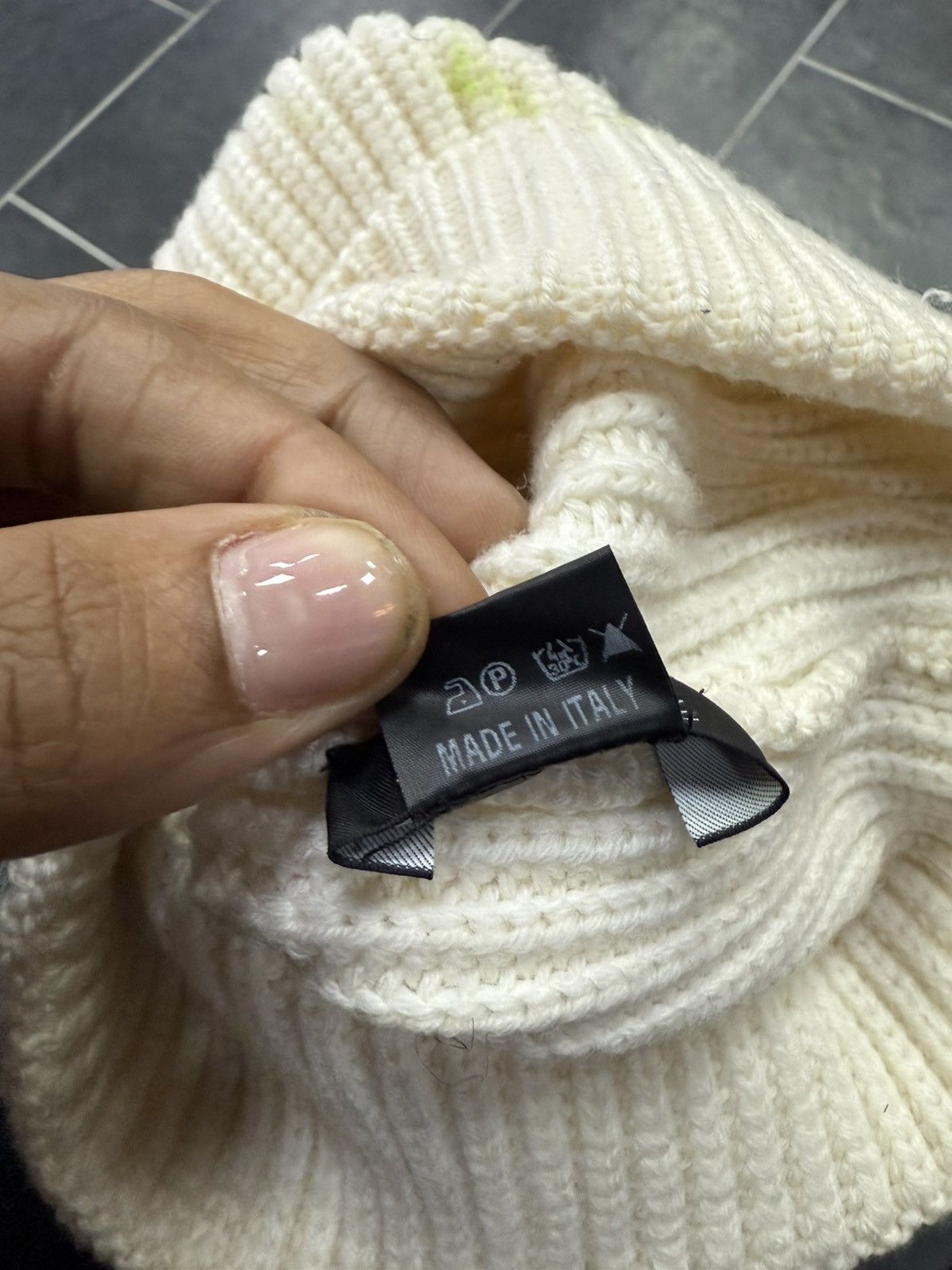 Versace Versace Wool Embroidery Beanie Gold patch Size ONE SIZE - 4 Thumbnail
