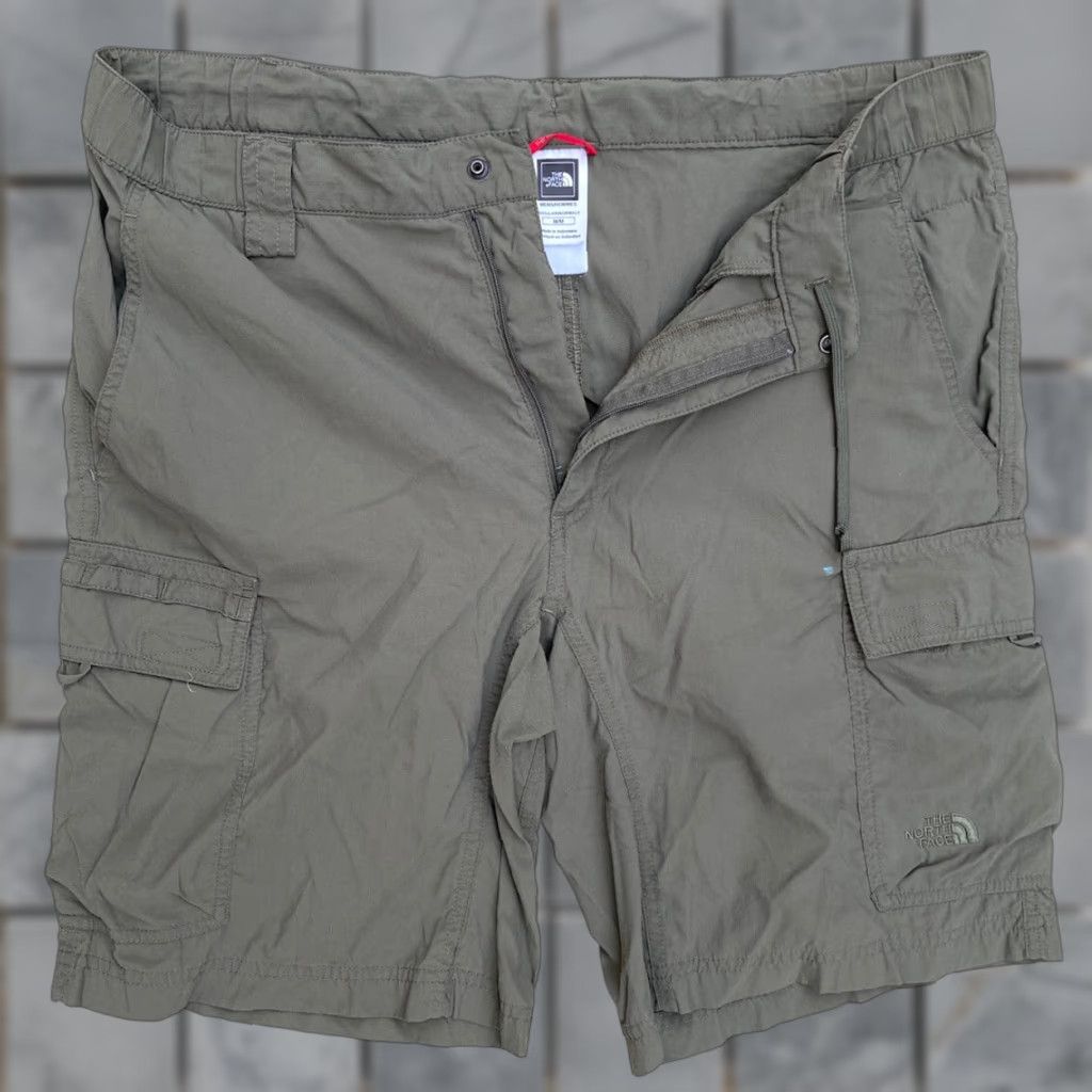 The North Face Men's North Face Shorts Green Nylon Solid PILLING M Lifestyle Hike Climb STAIN Size US 31 - 1 Thumbnail