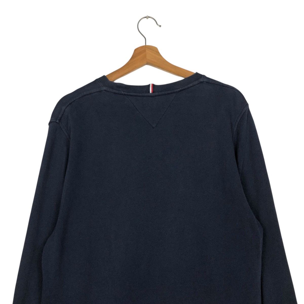 Japanese Brand Tommy Hilfiger Embroidered Flag Stripe Crewneck – Navy Size US M / EU 48-50 / 2 - 10 Thumbnail