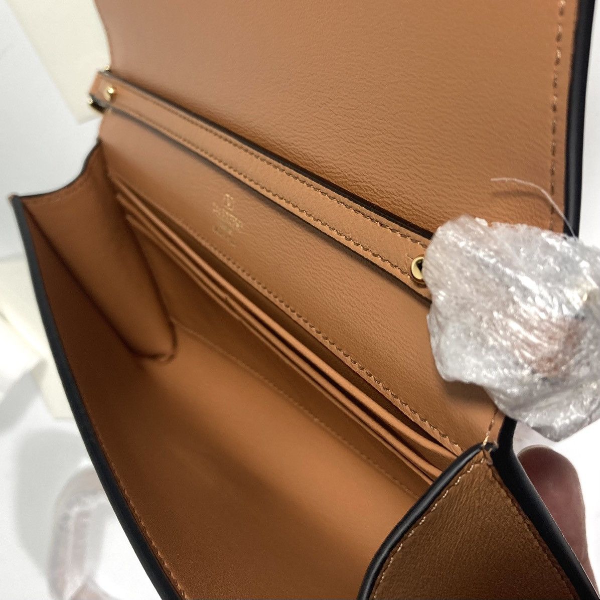 Valentino Valentino Garavani VLOGO Bold Wallet On A Chain Almond Beige Size ONE SIZE - 10 Thumbnail