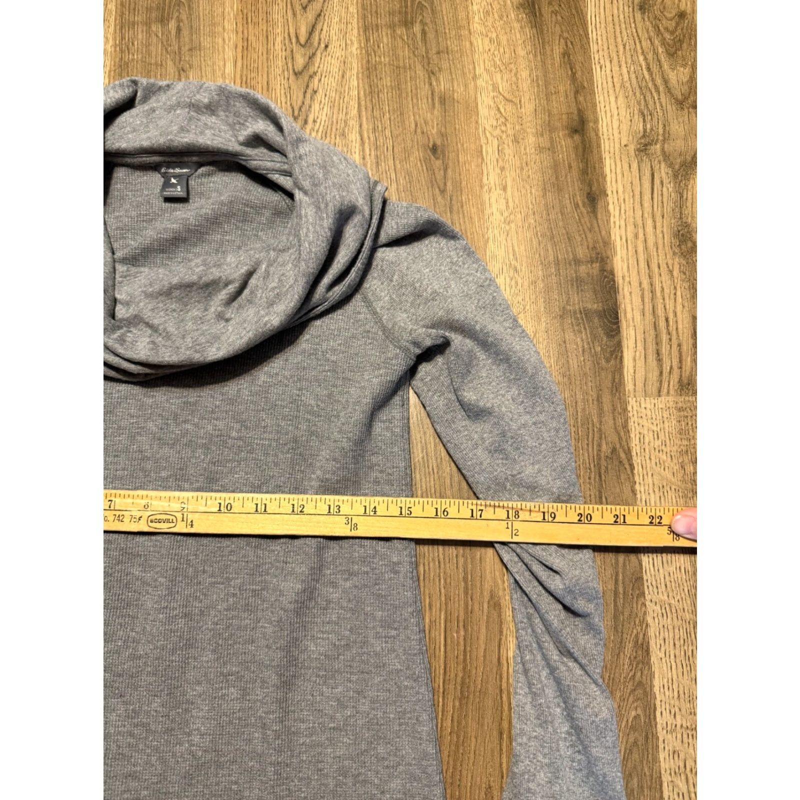 Eddie Bauer Eddie Bauer Shirt Women's Small Gray Long Sleeve Turtleneck Pullover Casual Knit Cotton Modern Basic (Size: S) Mens? Girls? Wait. Size S / US 4 / IT 40 - 7 Thumbnail