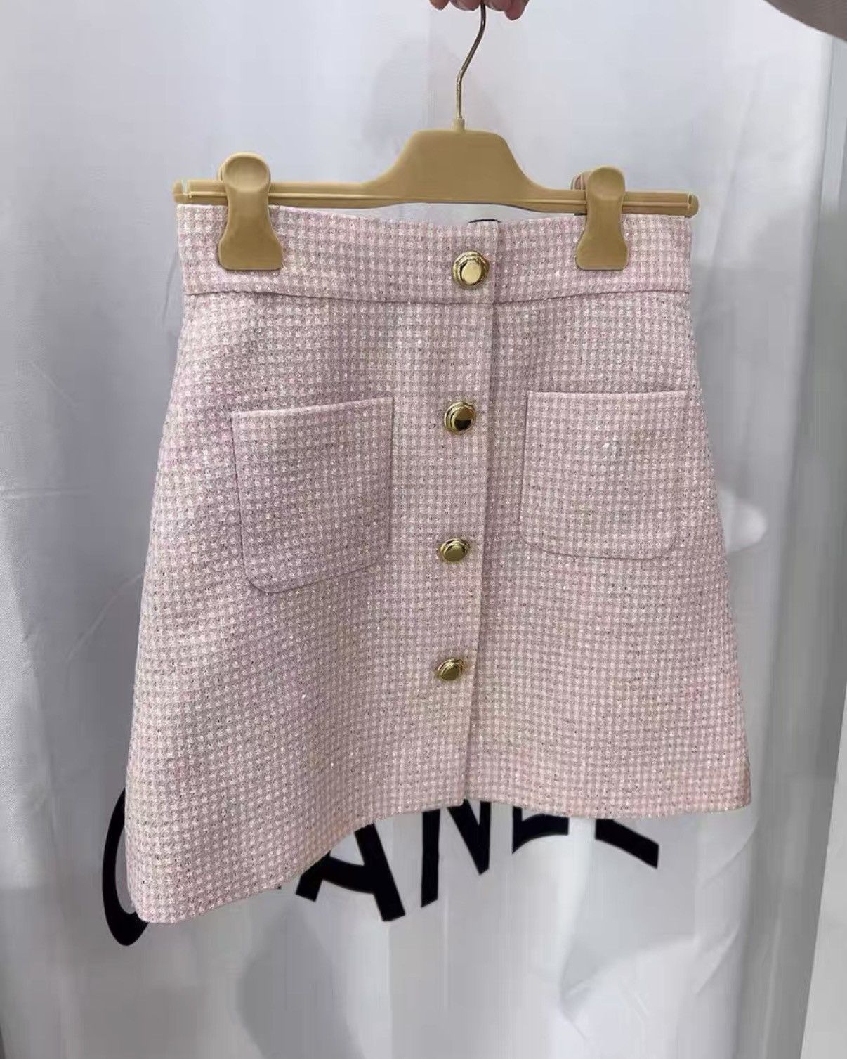 Miu Miu Miu Miu pink sequin midi skirt with gold hardware J38 Size M / US 6-8 / IT 42-44 - 1 Thumbnail