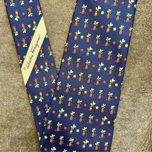 Salvatore Ferragamo Feragammo Floating Honeybee Bees Printed Silk Tie Size ONE SIZE - 4 Thumbnail