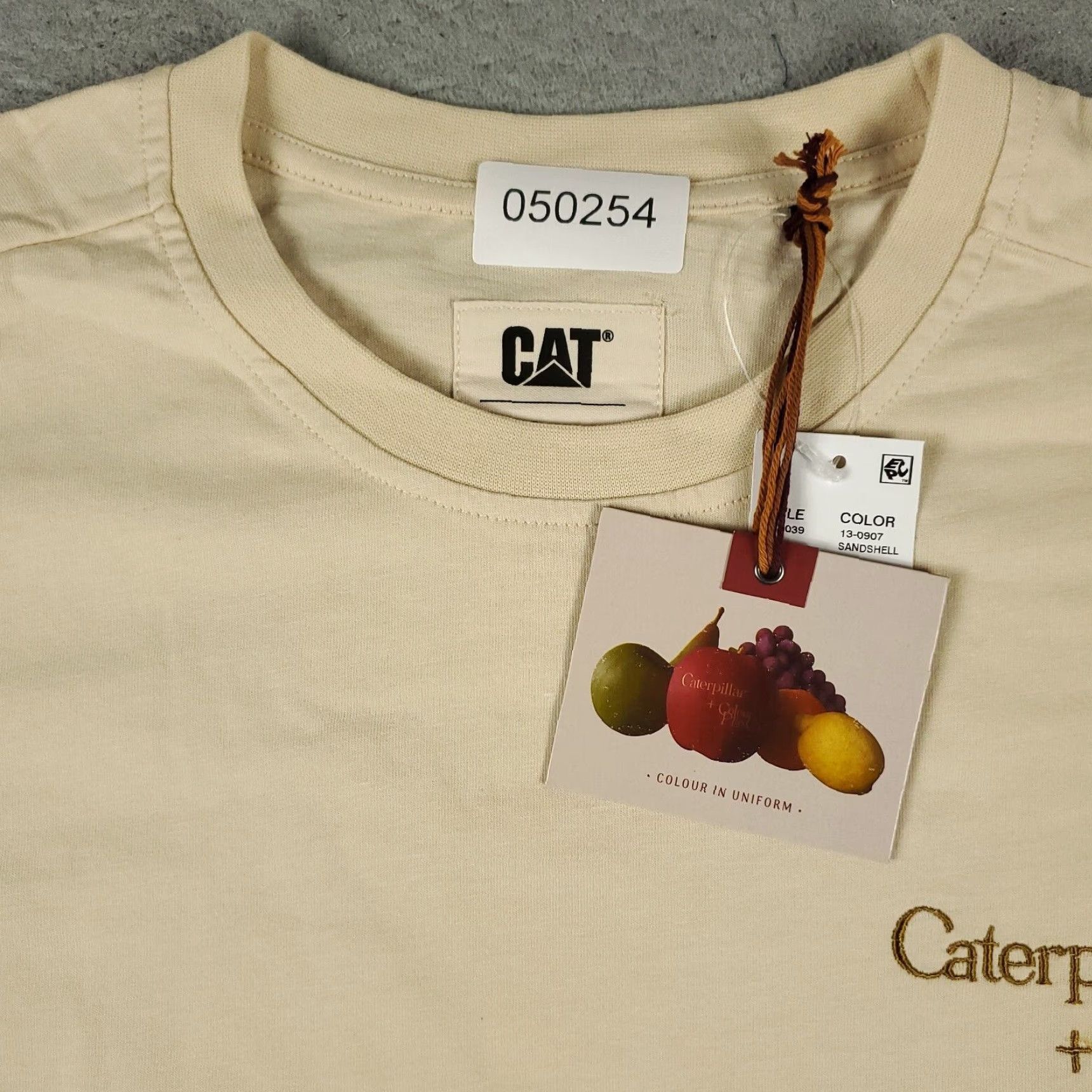 Vintage CAT T-Shirt Mens XL Beige Casual Short Sleeve Logo Classic Modern Sports Size US XL / EU 56 / 4 - 2 Thumbnail