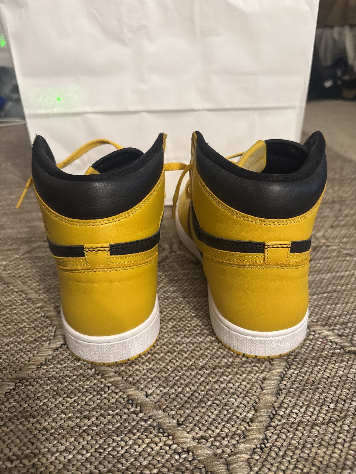 Jordan Brand Jordan 1 Retro High OG “Pollen” Size US 13 / EU 46 - 4 Thumbnail