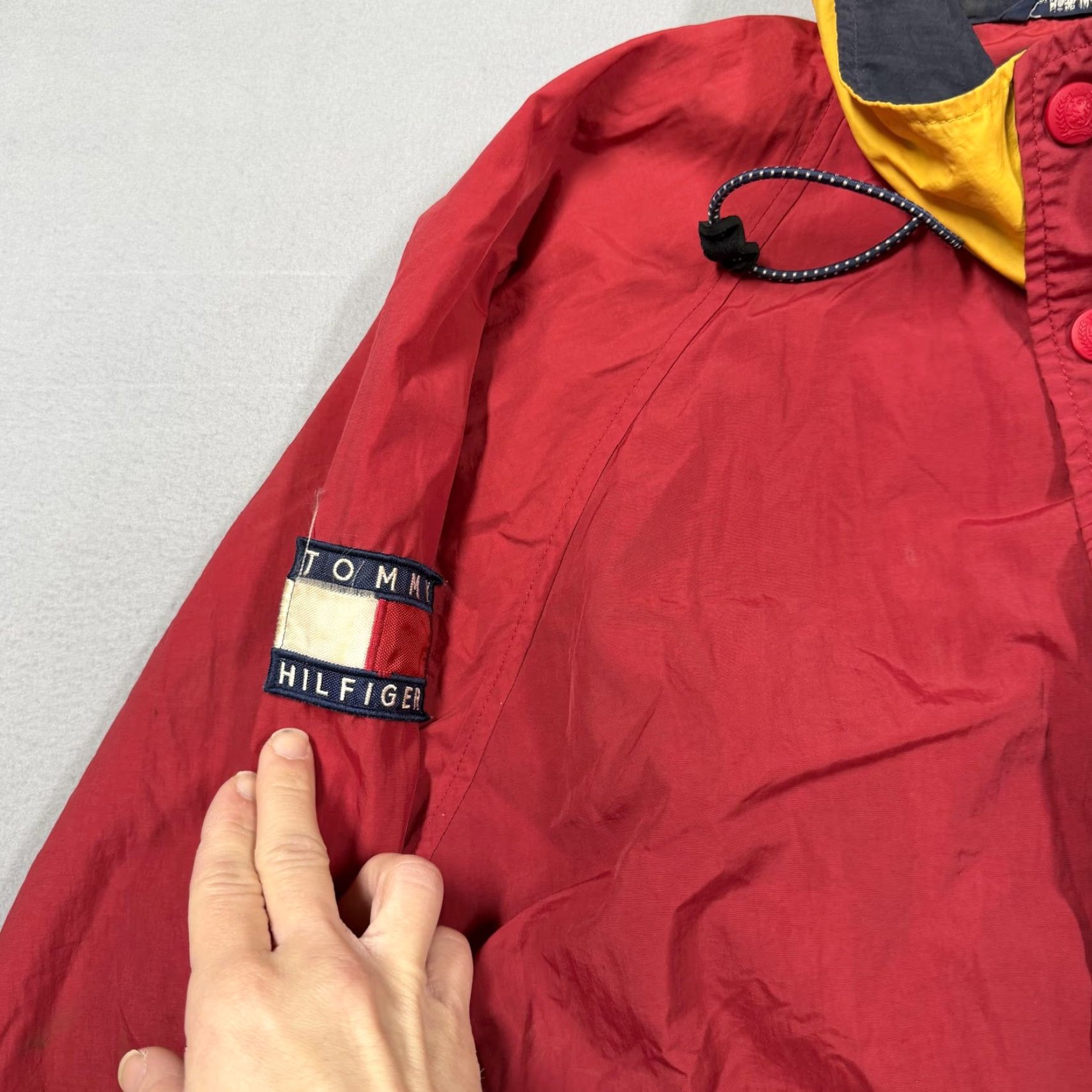 Tommy Hilfiger VINTAGE Tommy Hilfiger Jacket Mens Large Red Hooded Windbreaker 90s Logo Embroidered Zip Pockets Lightweight Size US L / EU 52-54 / 3 - 2 Thumbnail