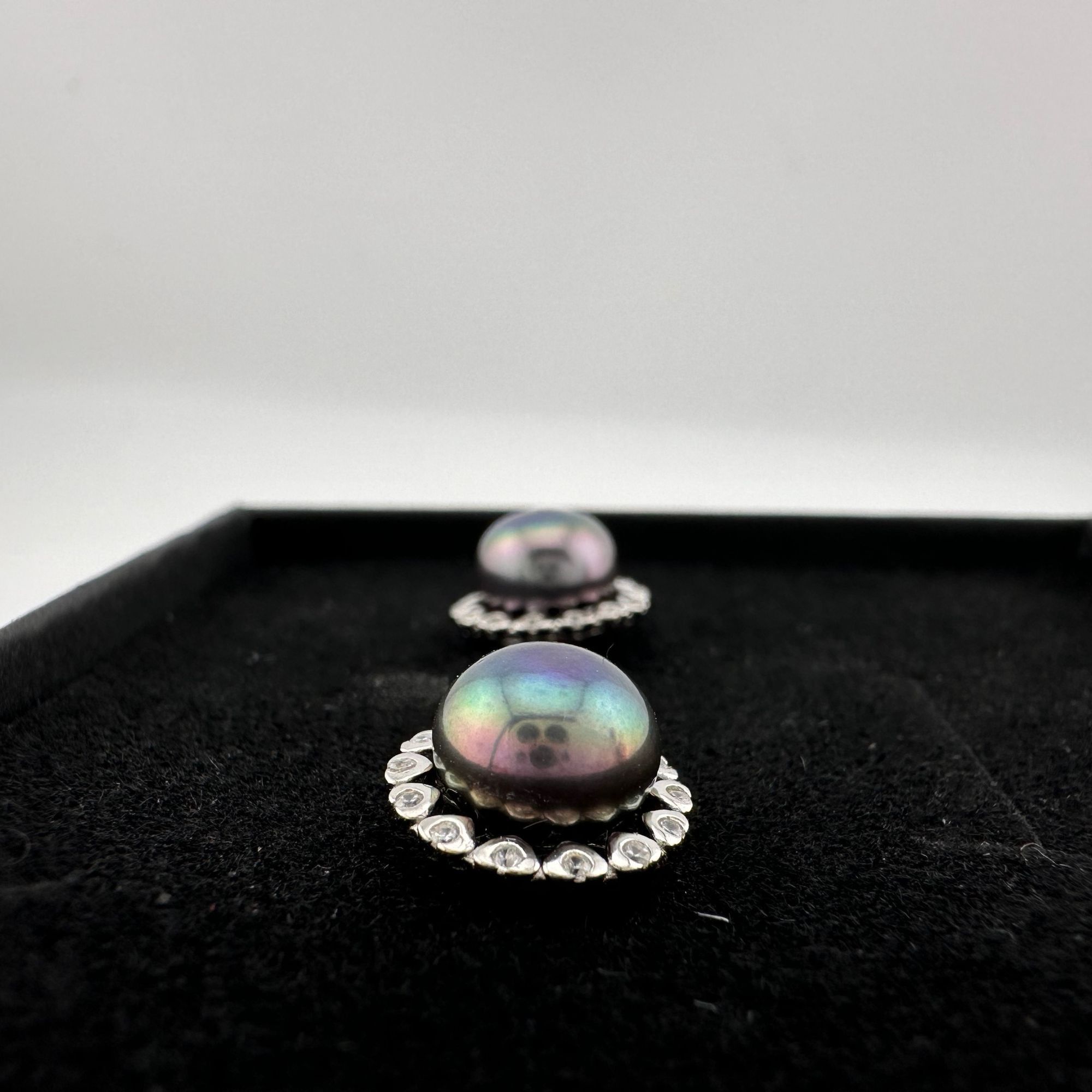 Other Peacock Pearl Halo Stud Earrings Size ONE SIZE - 9 Thumbnail