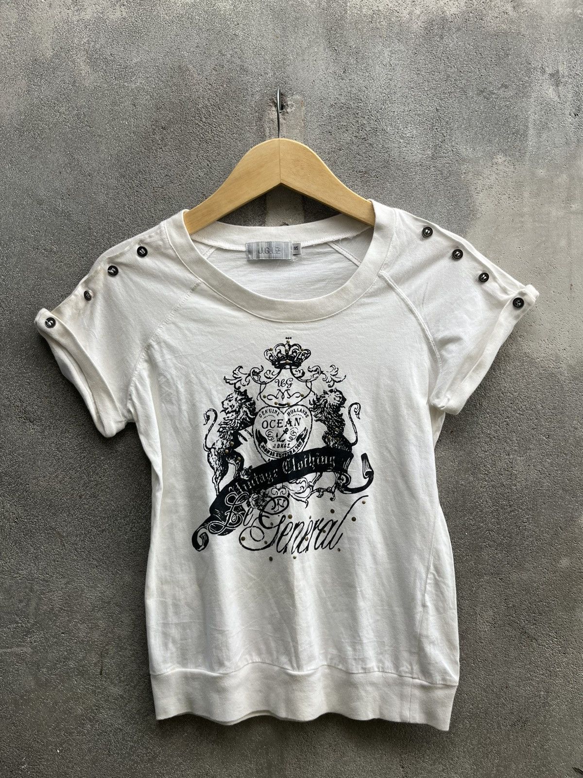 If Six Was Nine U.G.I.Z White Crest Graphic Tee – Gothic Royal Punk Japan Size US XS / EU 42 / 0 - 1 Thumbnail