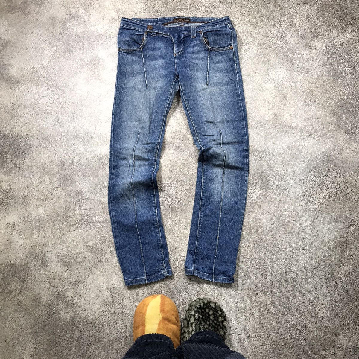 Vintage Vintage Y2K Distressed Flared Jeans Grunge Skate Logo 30 Size 30" / US 8 / IT 44 - 1 Thumbnail