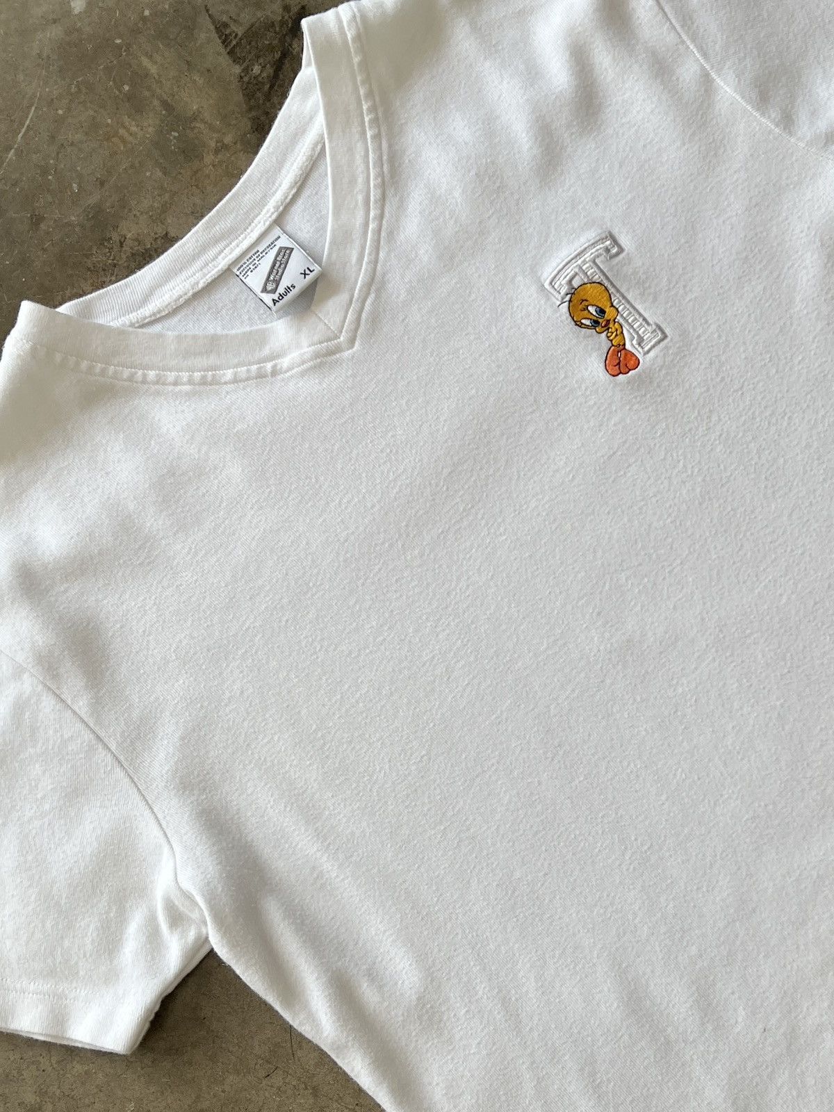 Vintage × Warner Bros Vintage Looney Tunes Tweety Bird T Embroidered Vneck XL Size US XL / EU 56 / 4 - 1 Thumbnail