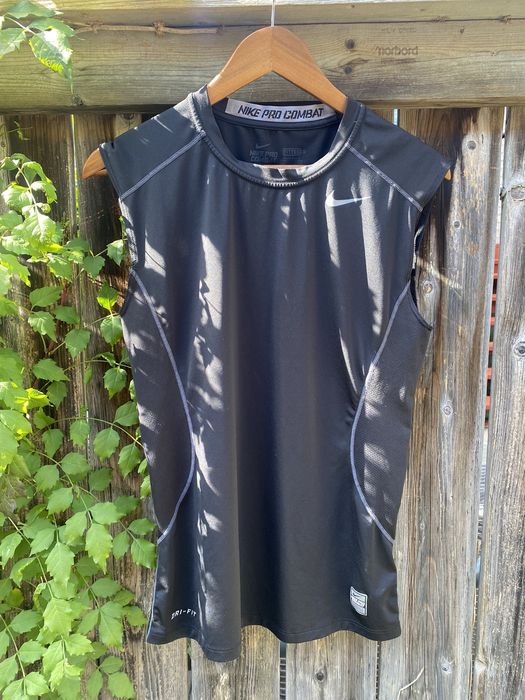 Nike pro combat hot sale sleeveless compression shirt