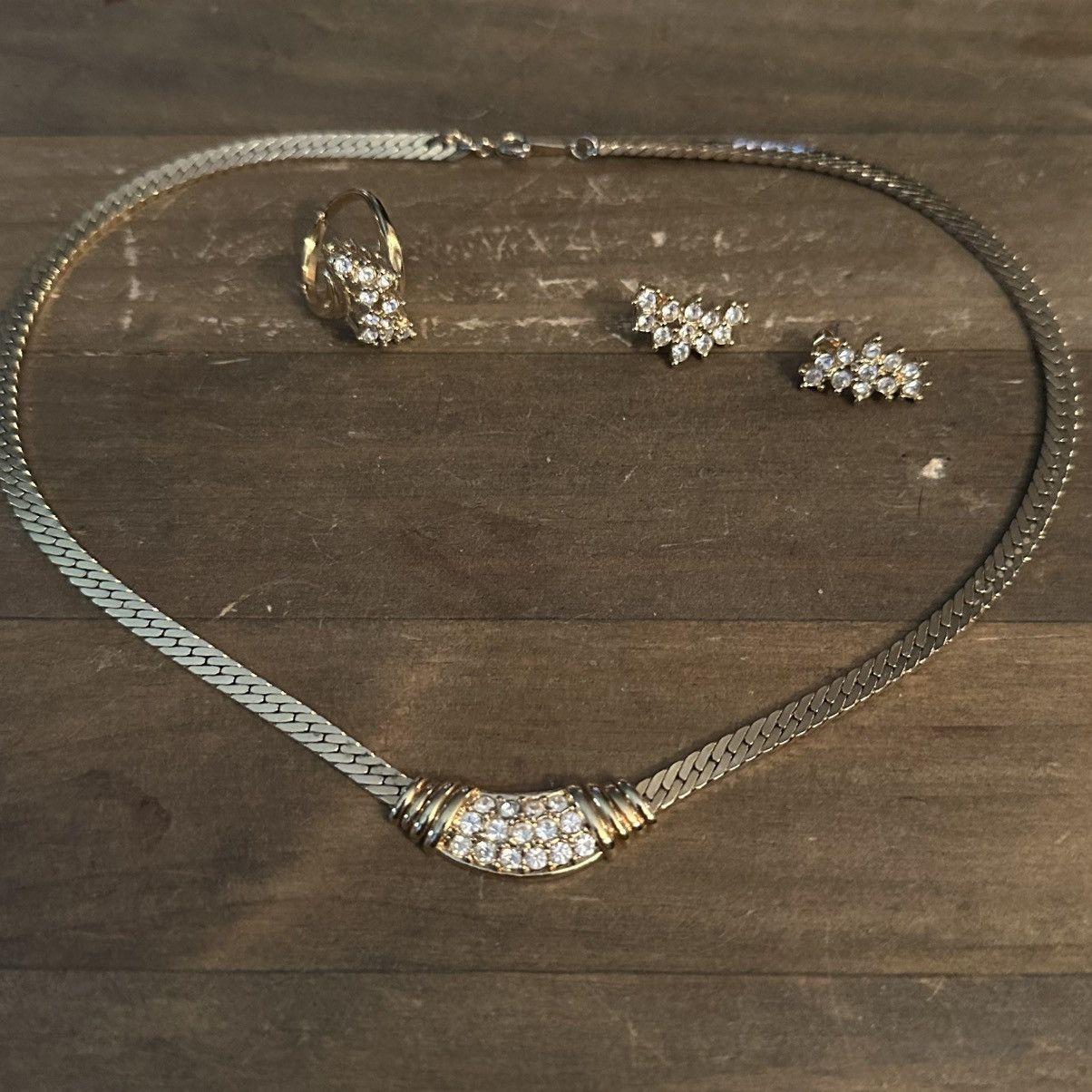 Other × Vintage Vintage Avon gold rhinestone necklace, earrings and ring set Size ONE SIZE - 2 Thumbnail