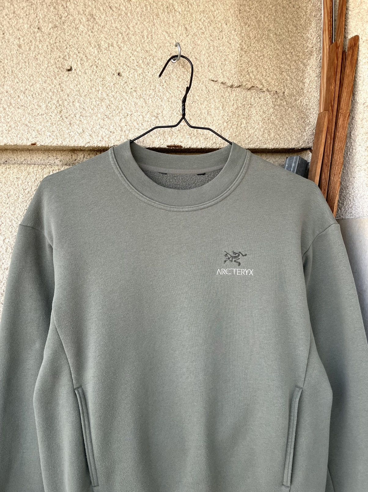 Arc'teryx Arc’teryx Emblem Fleece Crew Neck Sweatshirt Women’s S/M Size S / US 4 / IT 40 - 4 Thumbnail