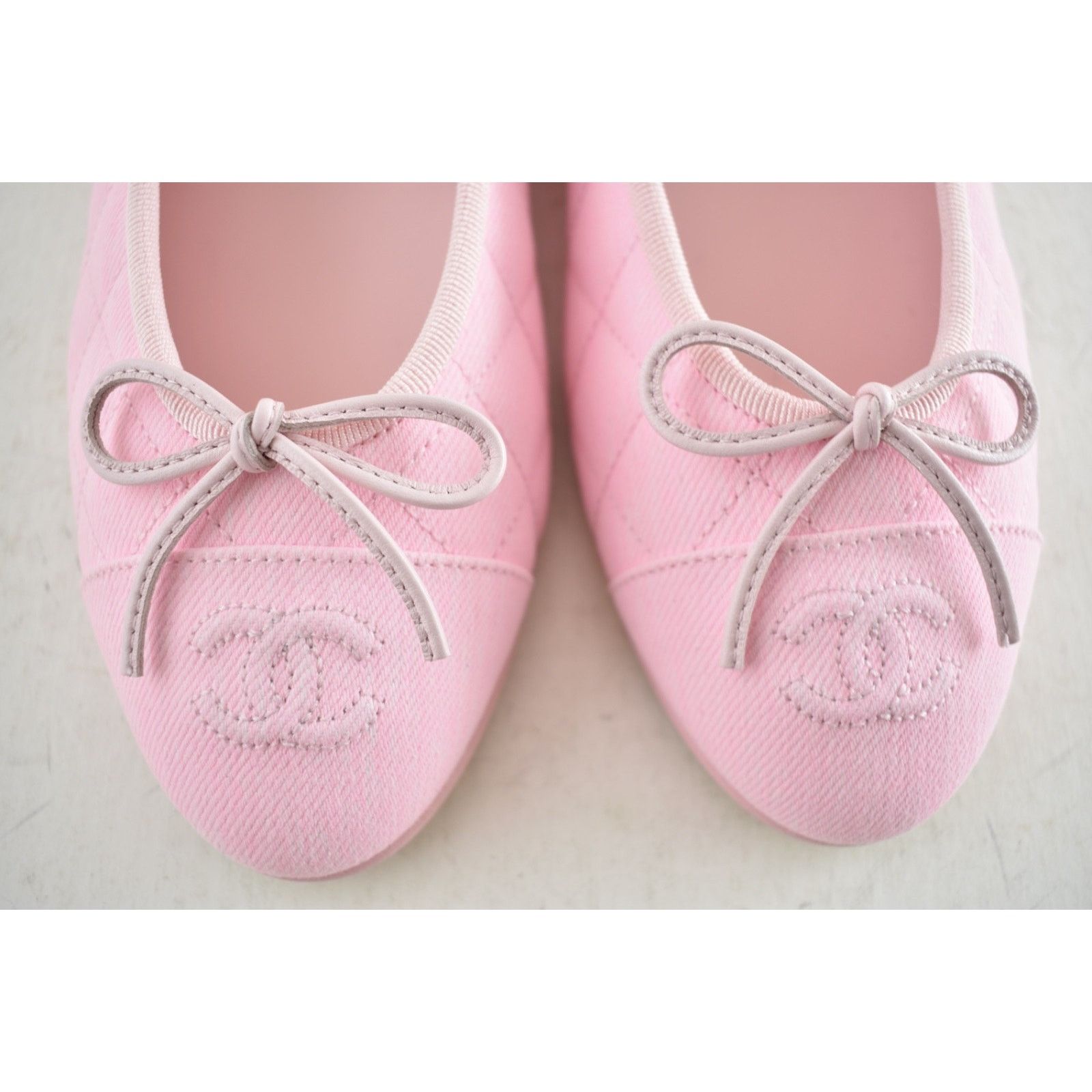 Chanel Chanel Light Pink Denim Quilted CC Bow Ballet Flat 39 Size US 8 / IT 38 - 15 Thumbnail