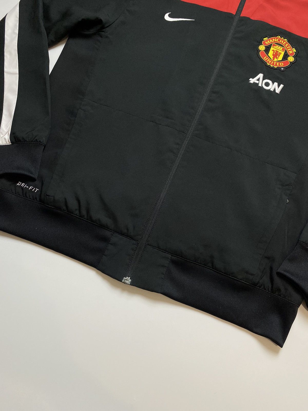 Nike Nike Manchester United zip jacket footbal track vintage Size US L / EU 52-54 / 3 - 3 Thumbnail