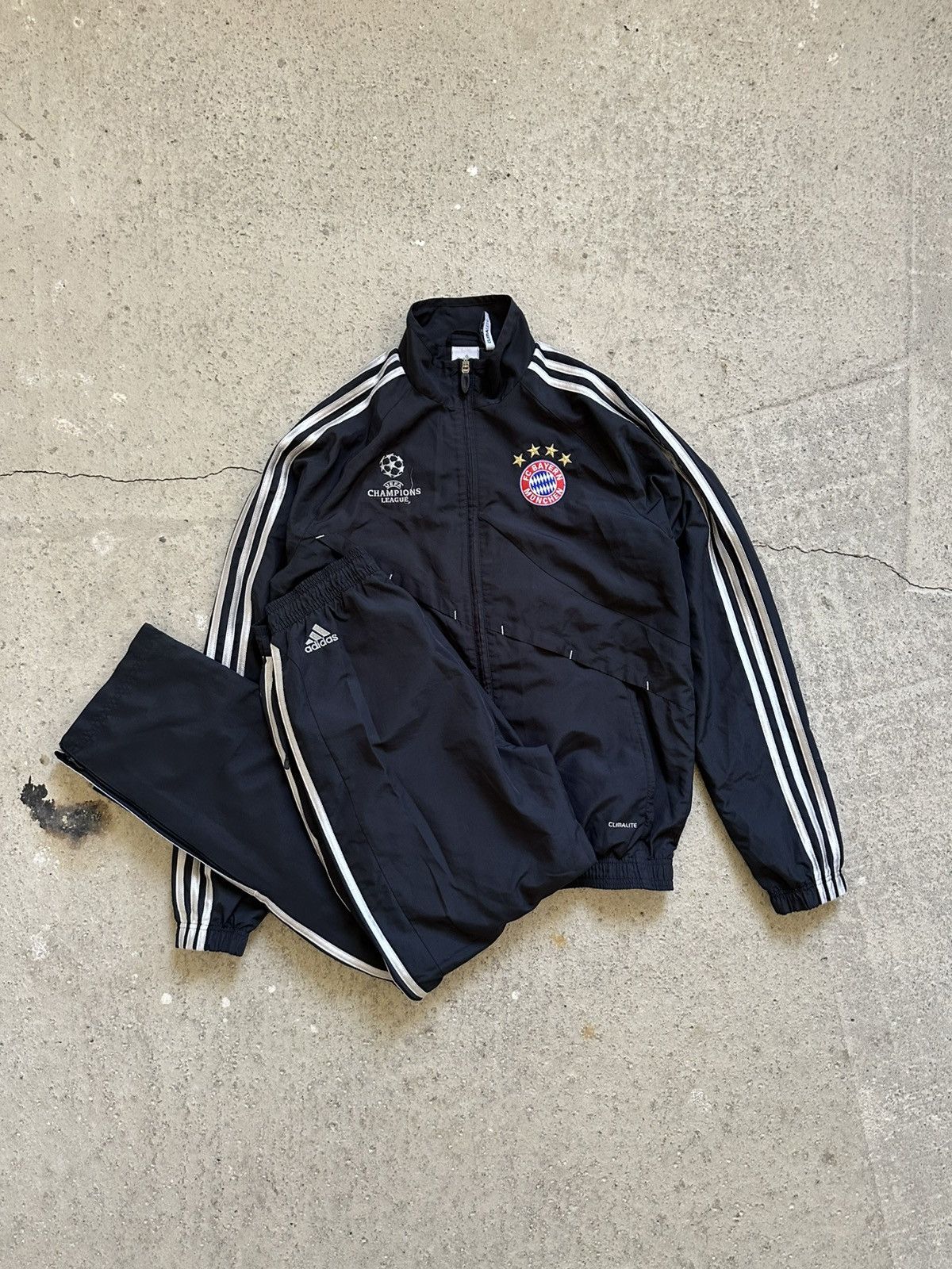 Adidas Vintage Adidas Suit UEFA FC BUYERN MUNCHEN Black size - S Size 46L - 1 Thumbnail