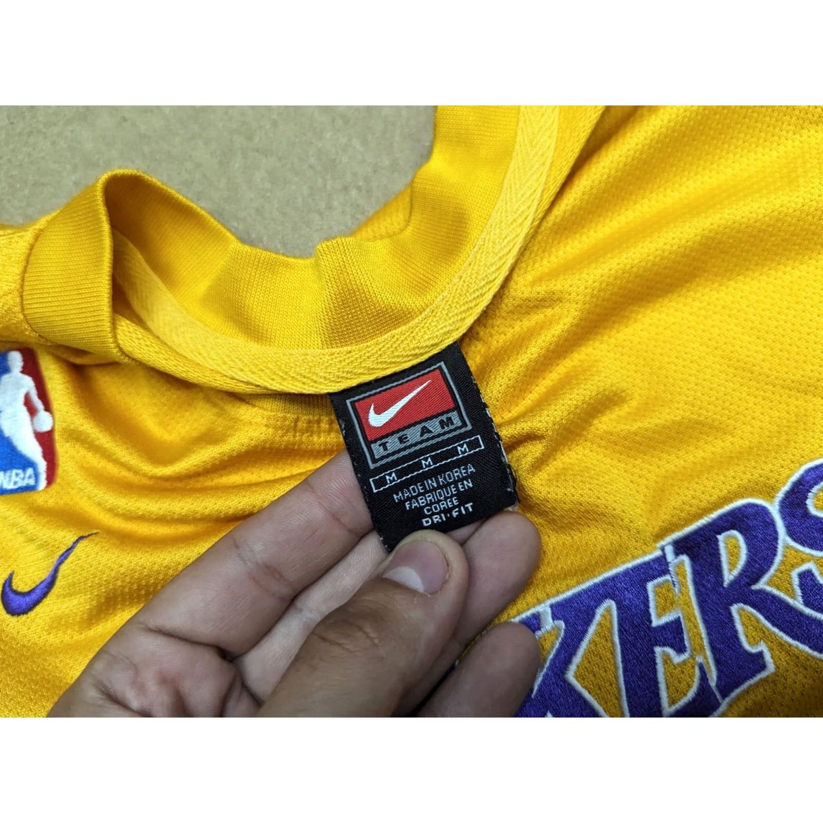 Nike Nike Dri-Fit Lakers Jersey Shirt M Yellow Stitched 90s Men T-Shirt Sports Activewear Size US M / EU 48-50 / 2 - 4 Thumbnail