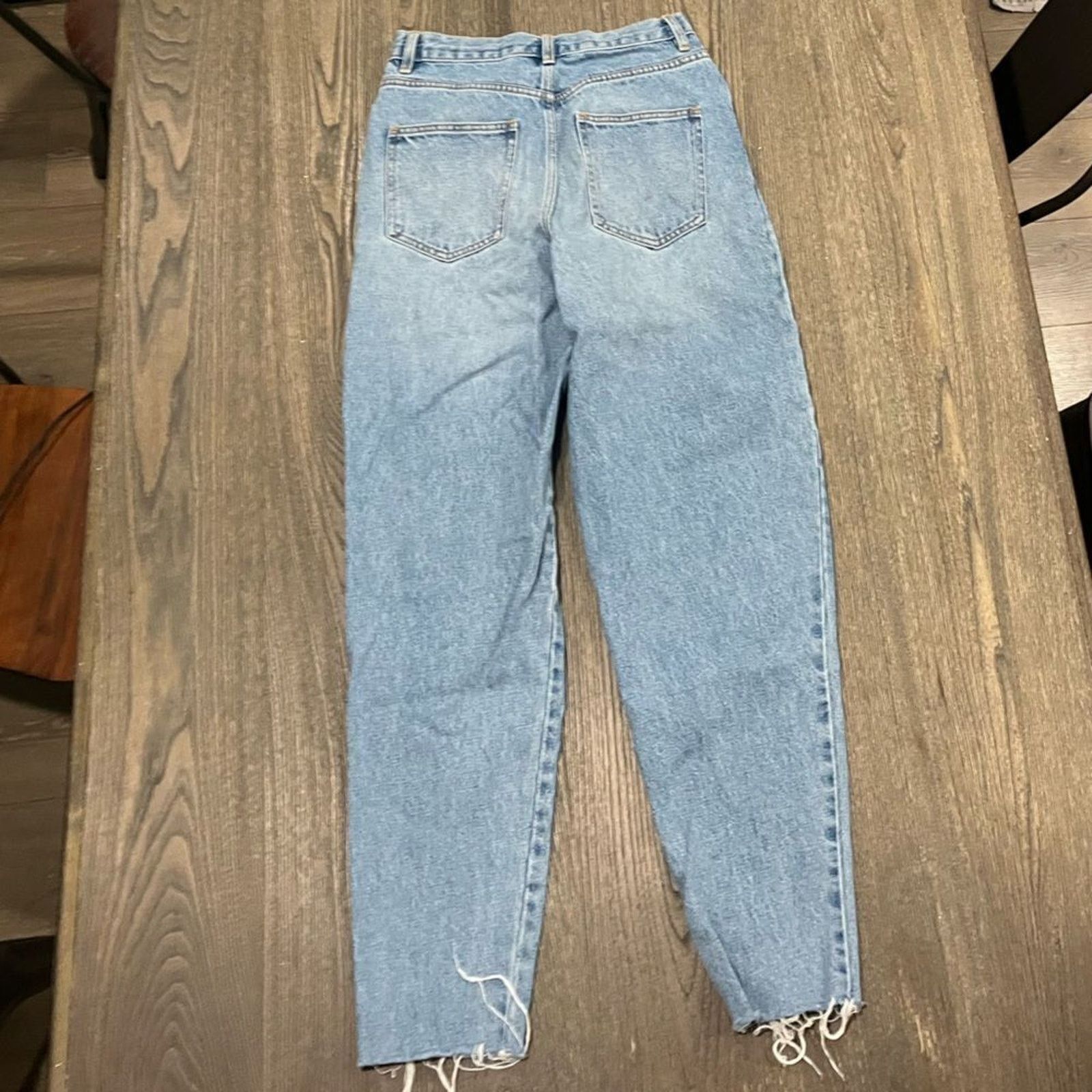 Asos ASOS Denim Blue Light Wash High Waisted Slim Mom Jeans28 Size 28" / US 6 / IT 42 - 7 Thumbnail