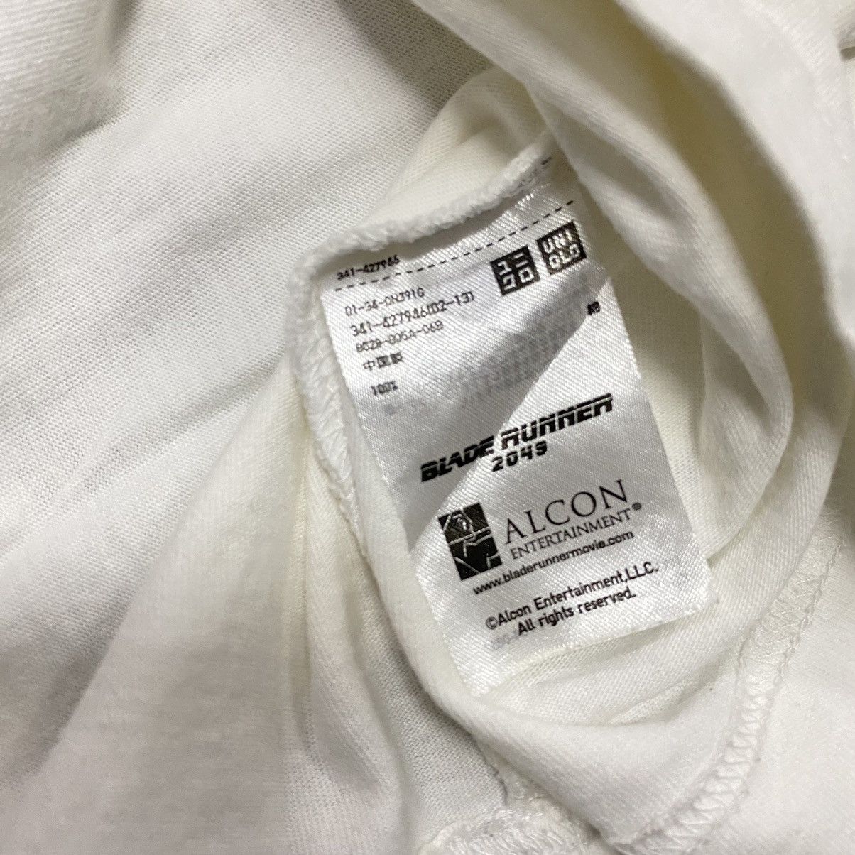 Uniqlo Uniqlo Blade Runner 2045 Promo Movie Tee Box Logo Size US XL / EU 56 / 4 - 4 Thumbnail