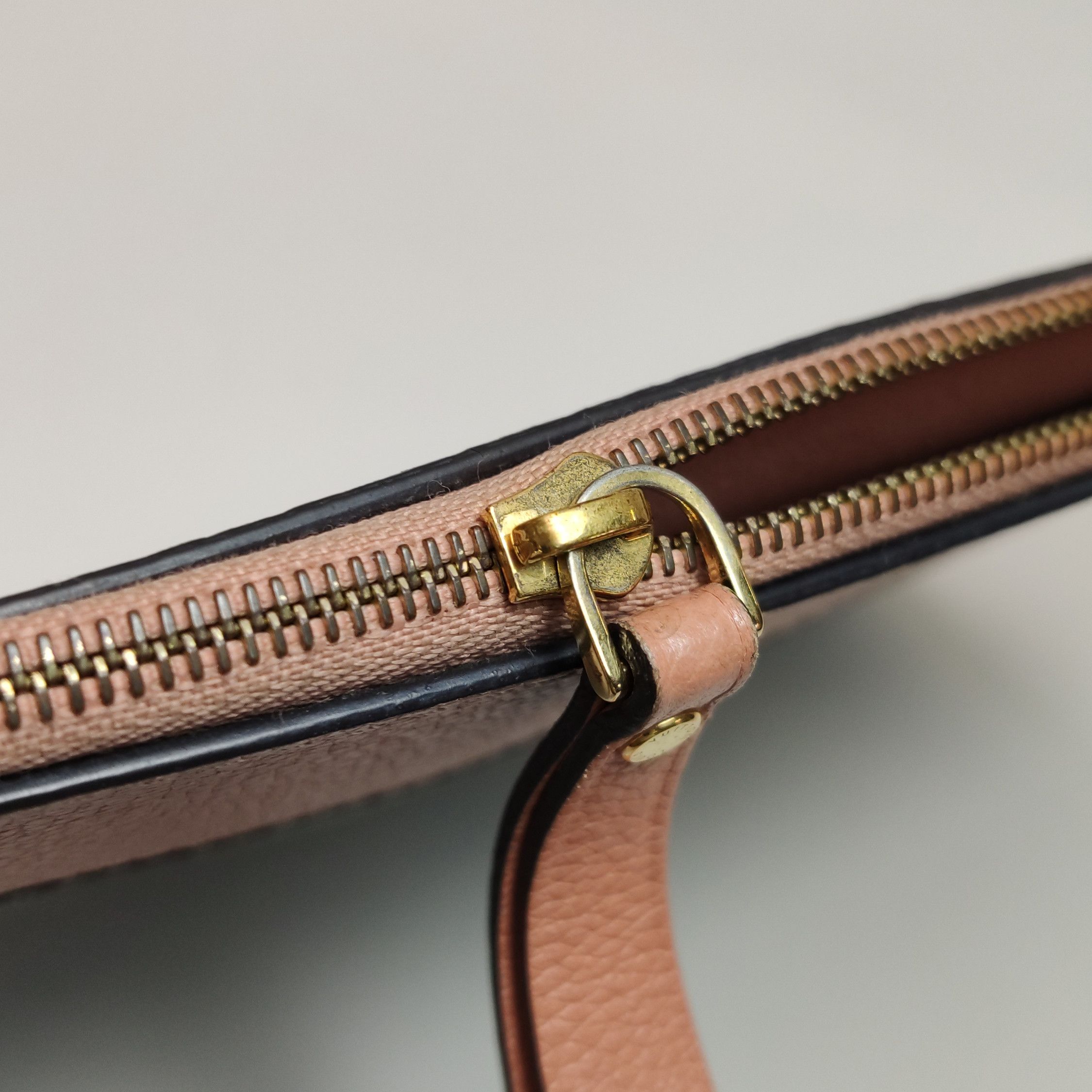 Louis Vuitton Louis Vuitton (LV) Daily leather color matching letter logo Size ONE SIZE - 4 Thumbnail