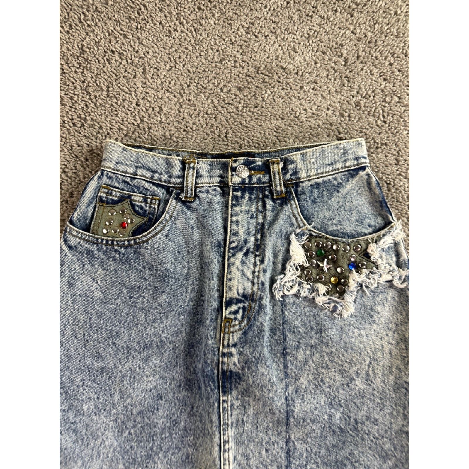 Denime VINTAGE Dakota Blue Skirt Womens 7 Denim Studded Grunge Straight & Pencil Casual Skirt Blues Womens 7 Grunge 90s Size 28" / US 6 / IT 42 - 3 Thumbnail