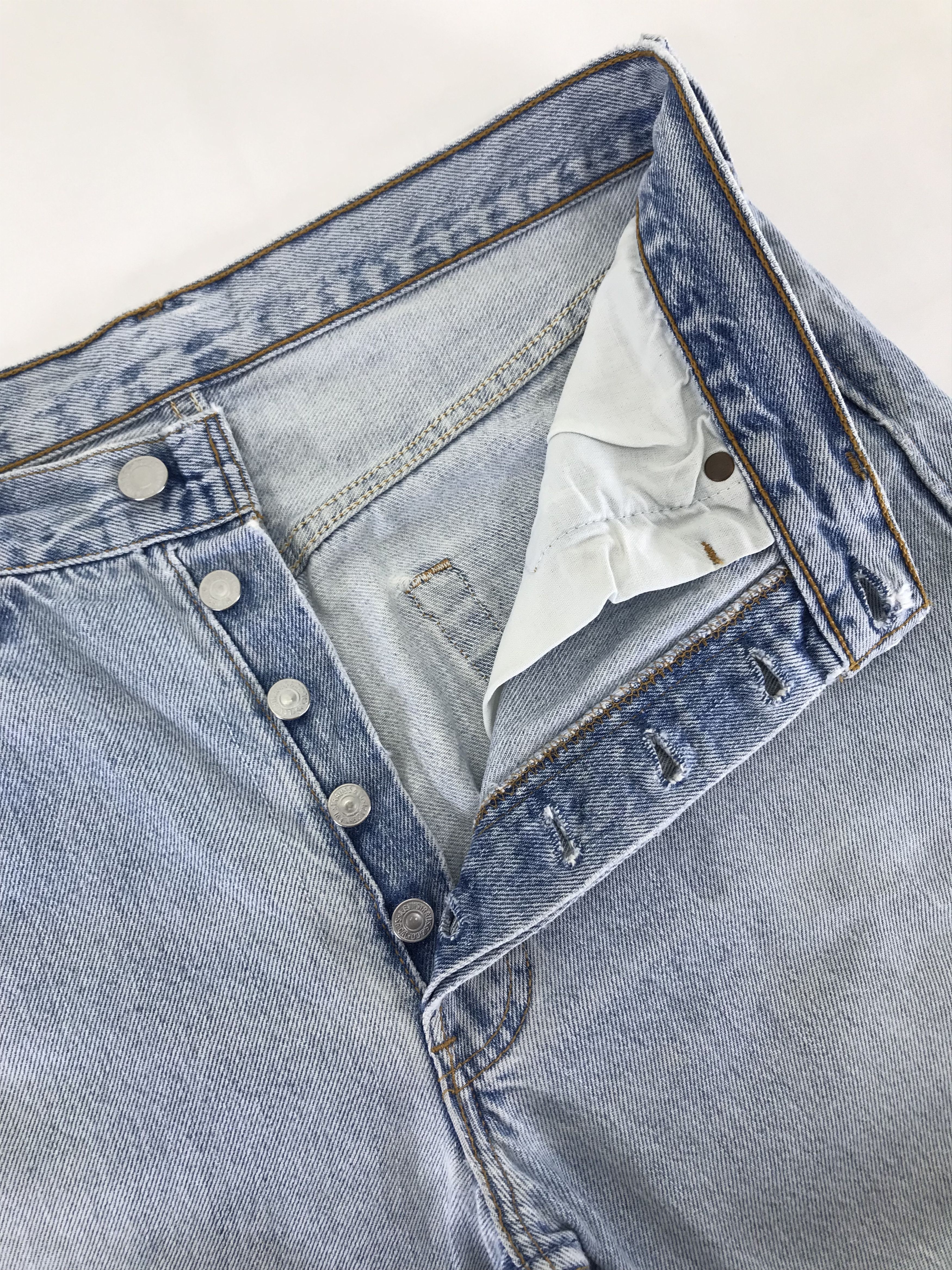 Levi's Vintage 90s Levi's 501 Light Wash Jeans Distressed Denim Size US 31 - 9 Thumbnail
