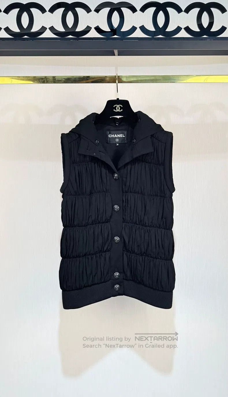 Chanel Chanel Black hooded vest Size XS / US 0-2 / IT 36-38 - 1 Thumbnail