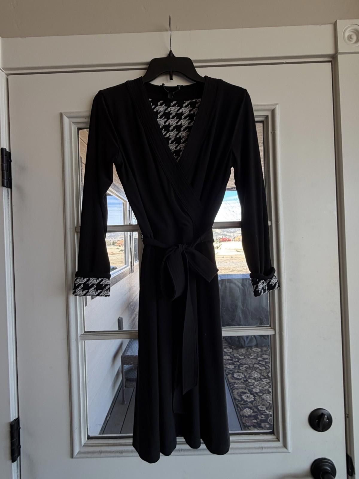 Other WHBM Bold Houndstooth Reversible Faux Wrap Belted Dress 6 Size M / US 6-8 / IT 42-44 - 11 Thumbnail