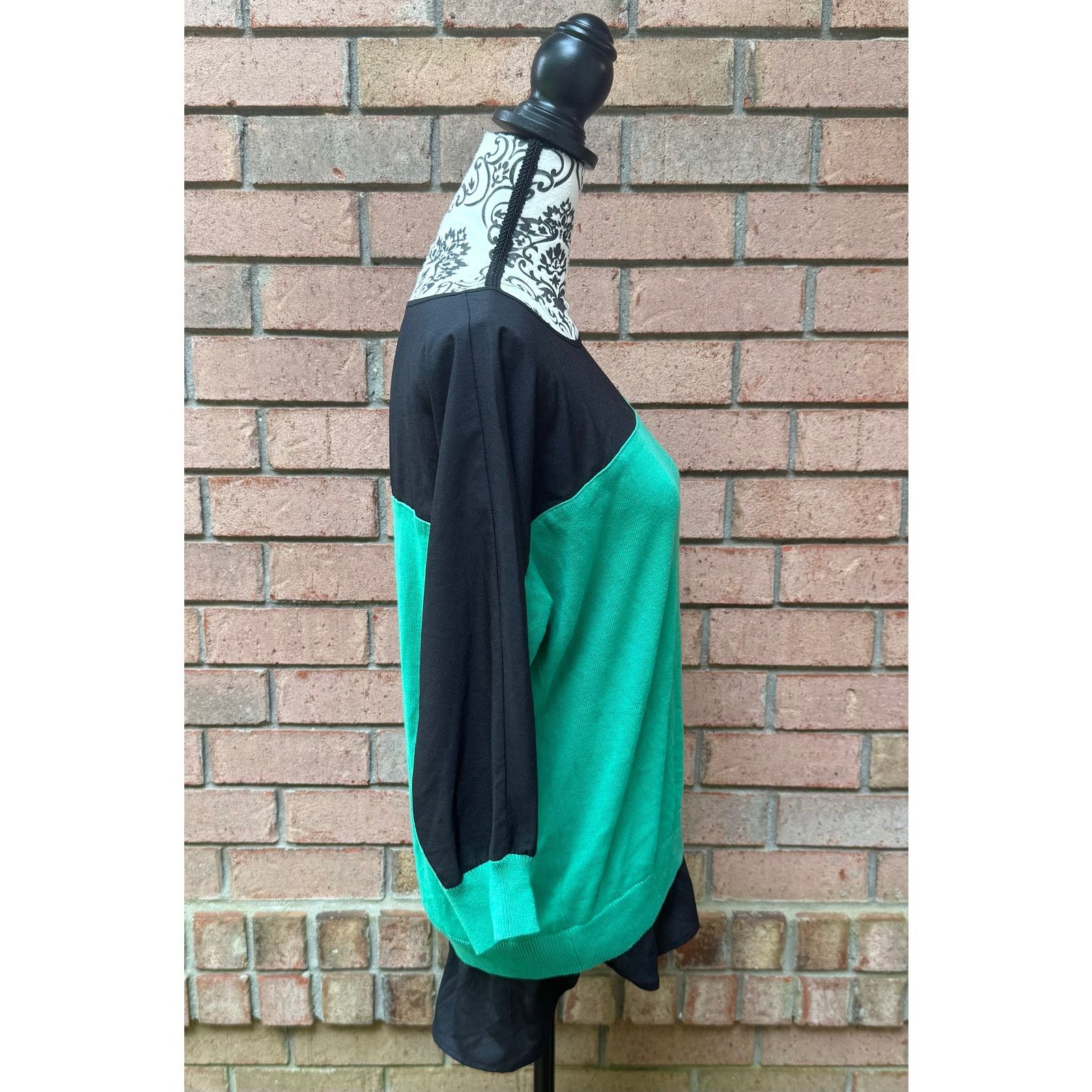 Calvin Klein EUC Calvin Klein Navy Green Colorblock Sweater Size Small Size S / US 4 / IT 40 - 2 Thumbnail