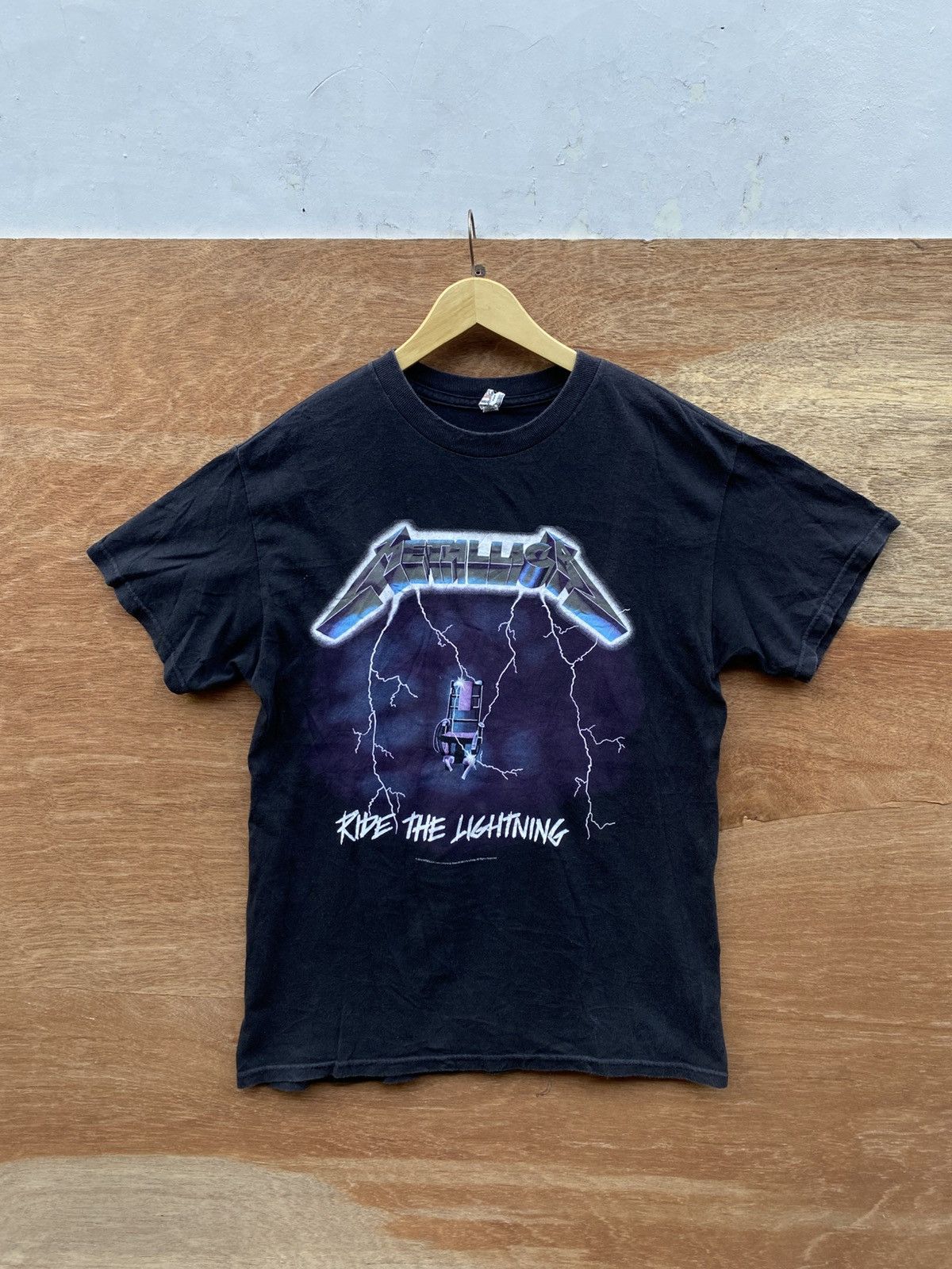 Band Tees 2000s vintage metallica ride the lightning tshirt Size US M / EU 48-50 / 2 - 1 Thumbnail