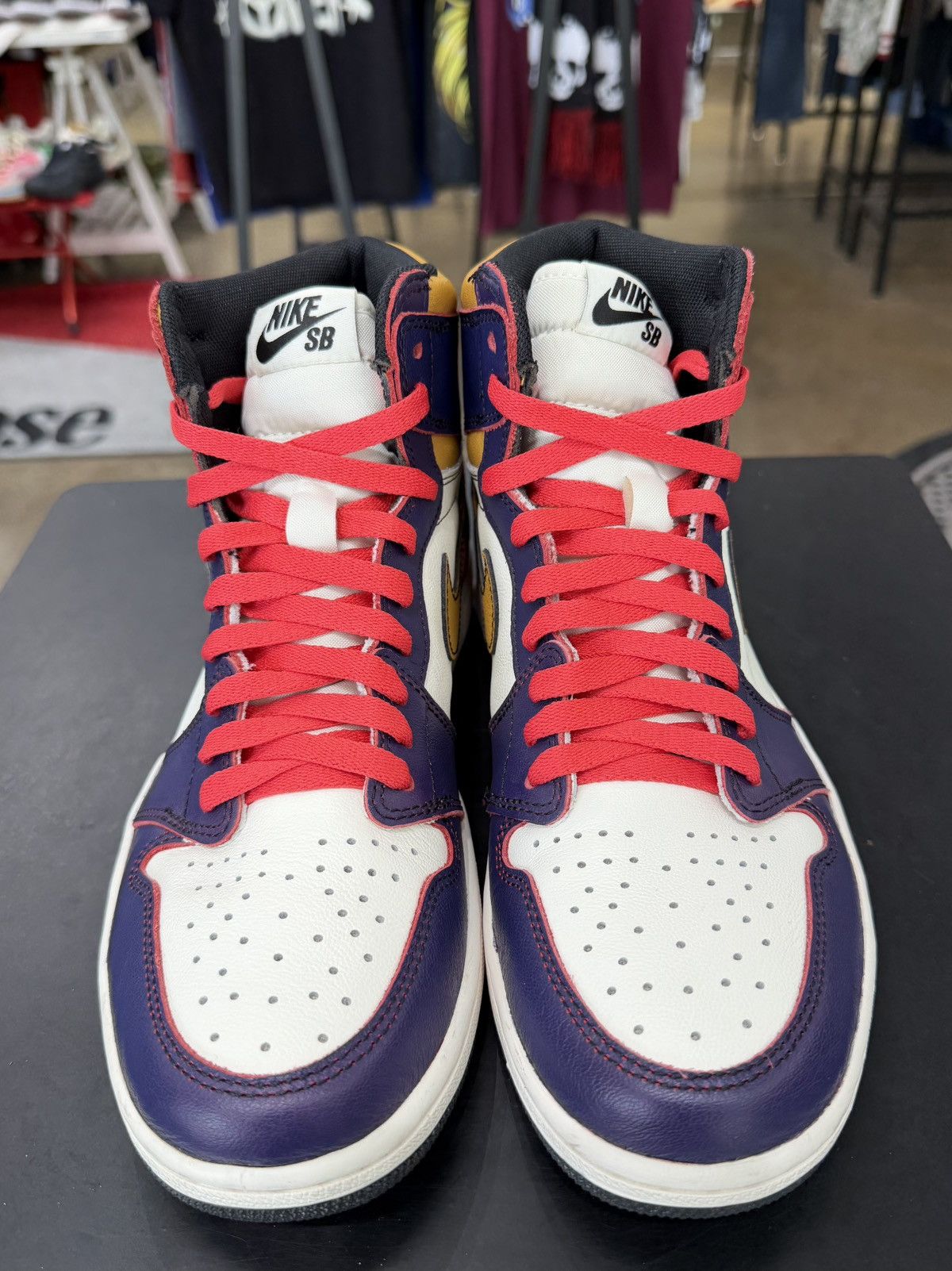 Jordan Brand Air Jordan 1 LA to Chicago Size 9 (2019) Size US 9 / EU 42 - 2 Thumbnail