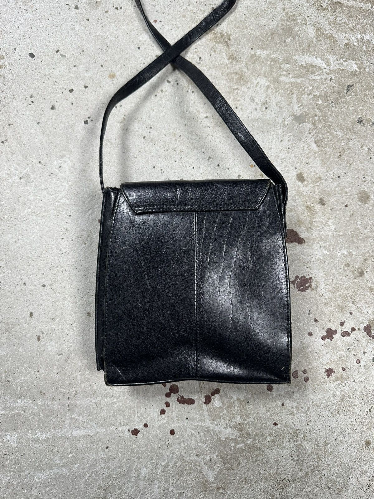 Japanese Brand Vintage Y2K Black Genuine Leather Messenger Crossbody Bag Size ONE SIZE - 7 Thumbnail