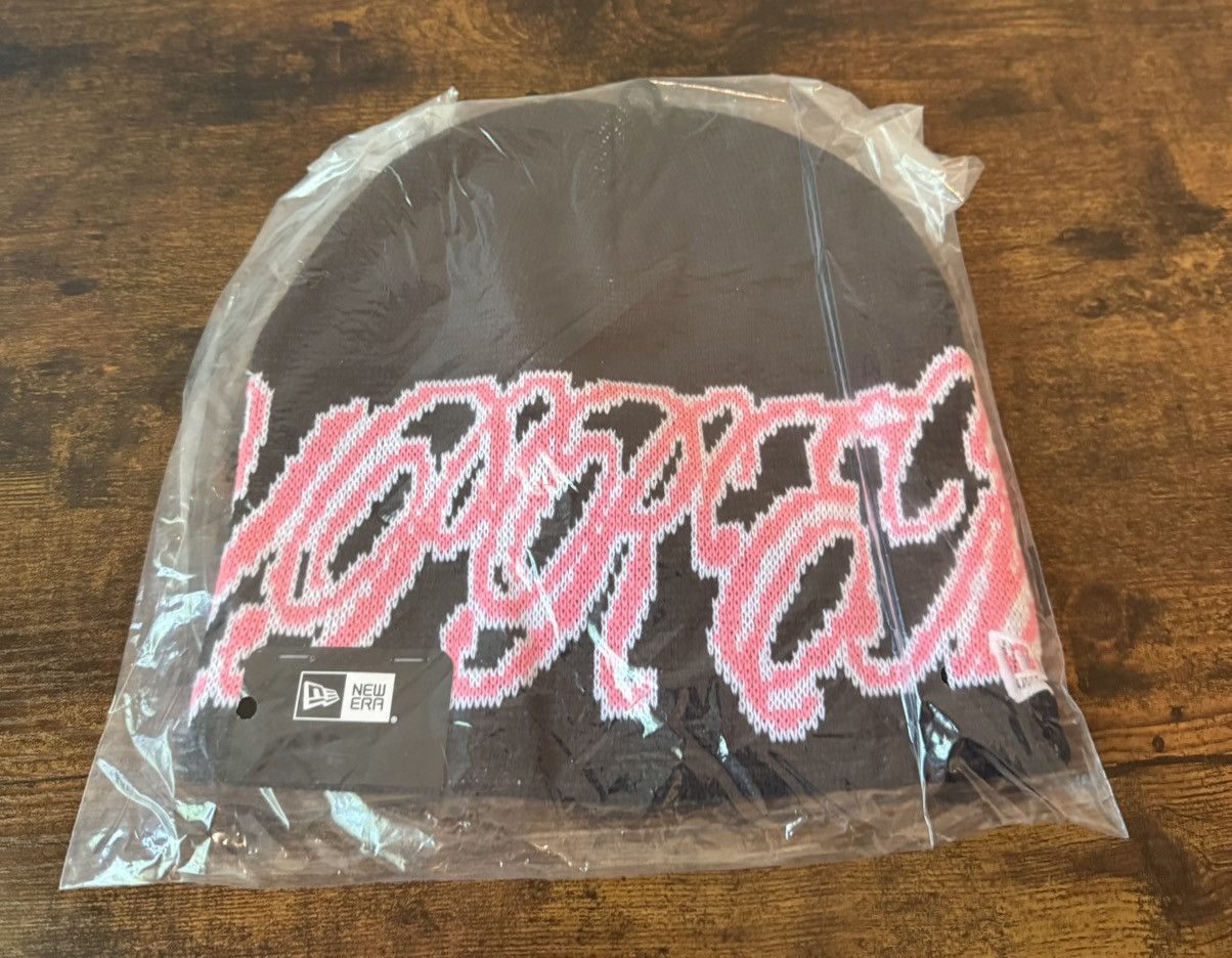 New Era × Supreme Supreme New Era Cursive Beanie Black (SS26) Size ONE SIZE - 1 Thumbnail