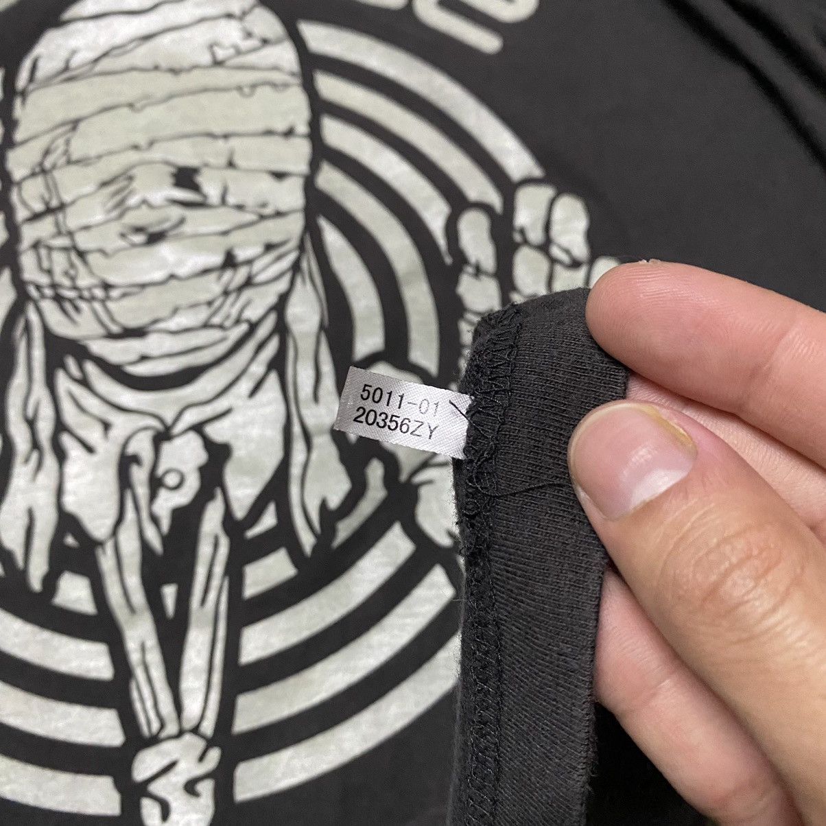 Anime × Vintage DOROHEDORO INVISIBLE GLOW IN THE DARK ANIME T SHIRT Size US M / EU 48-50 / 2 - 10 Thumbnail