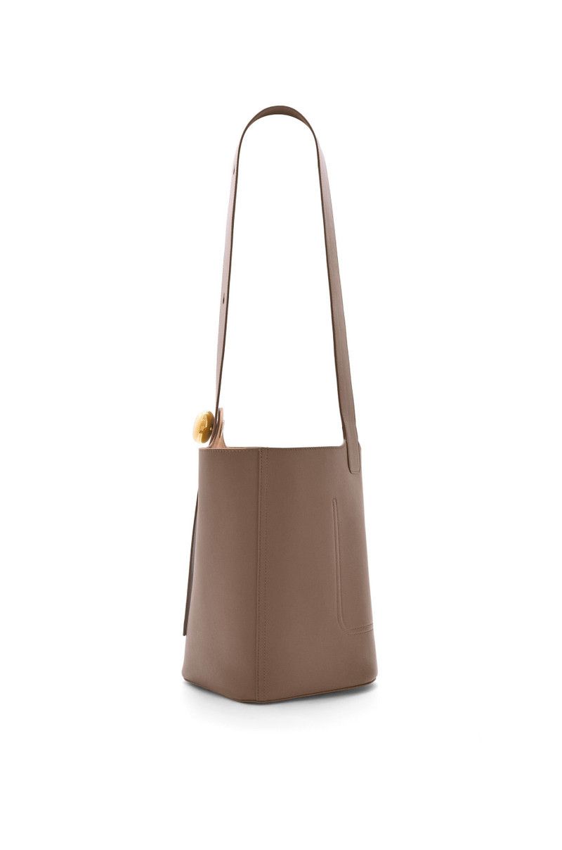 Loewe o1in1g0426 Size: OS/ Medium Pebble Bucket Bag in Tundra Size ONE SIZE - 7 Thumbnail
