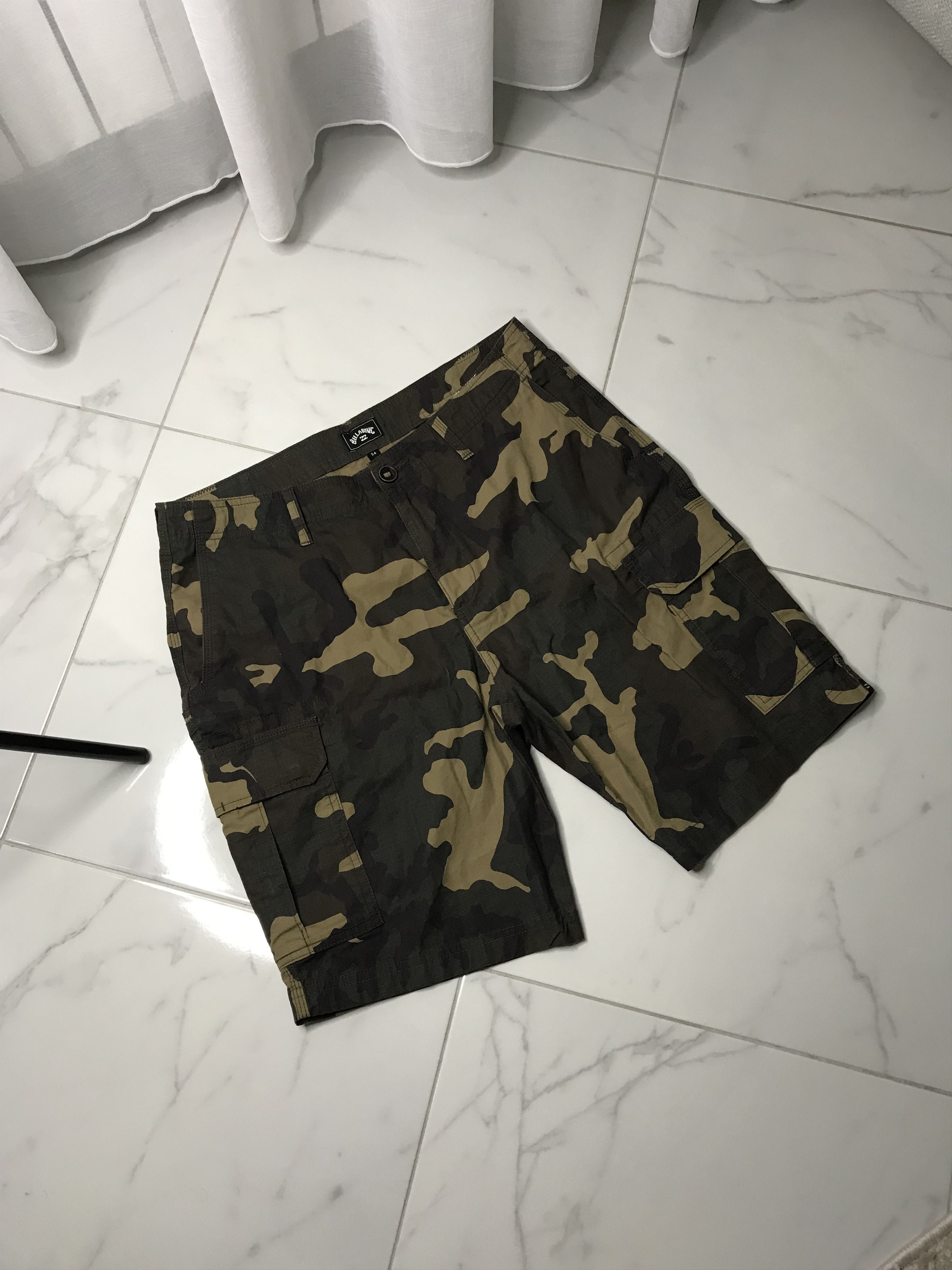 Billabong Billabong scheme cargo shorts in green camo men’s Size US 34 / EU 50 - 2 Thumbnail