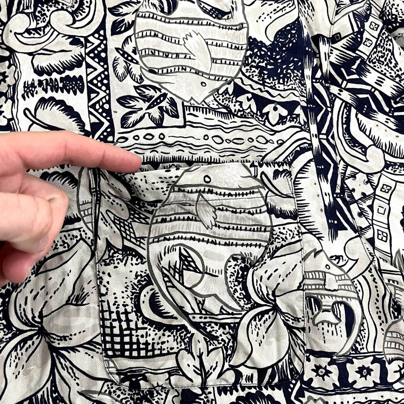 Tommy Bahama VINTAGE Tommy Bahama Shirt Mens XL Tan Blue Silk Hawaiian Fish Floral Button Up Size US XL / EU 56 / 4 - 5 Thumbnail