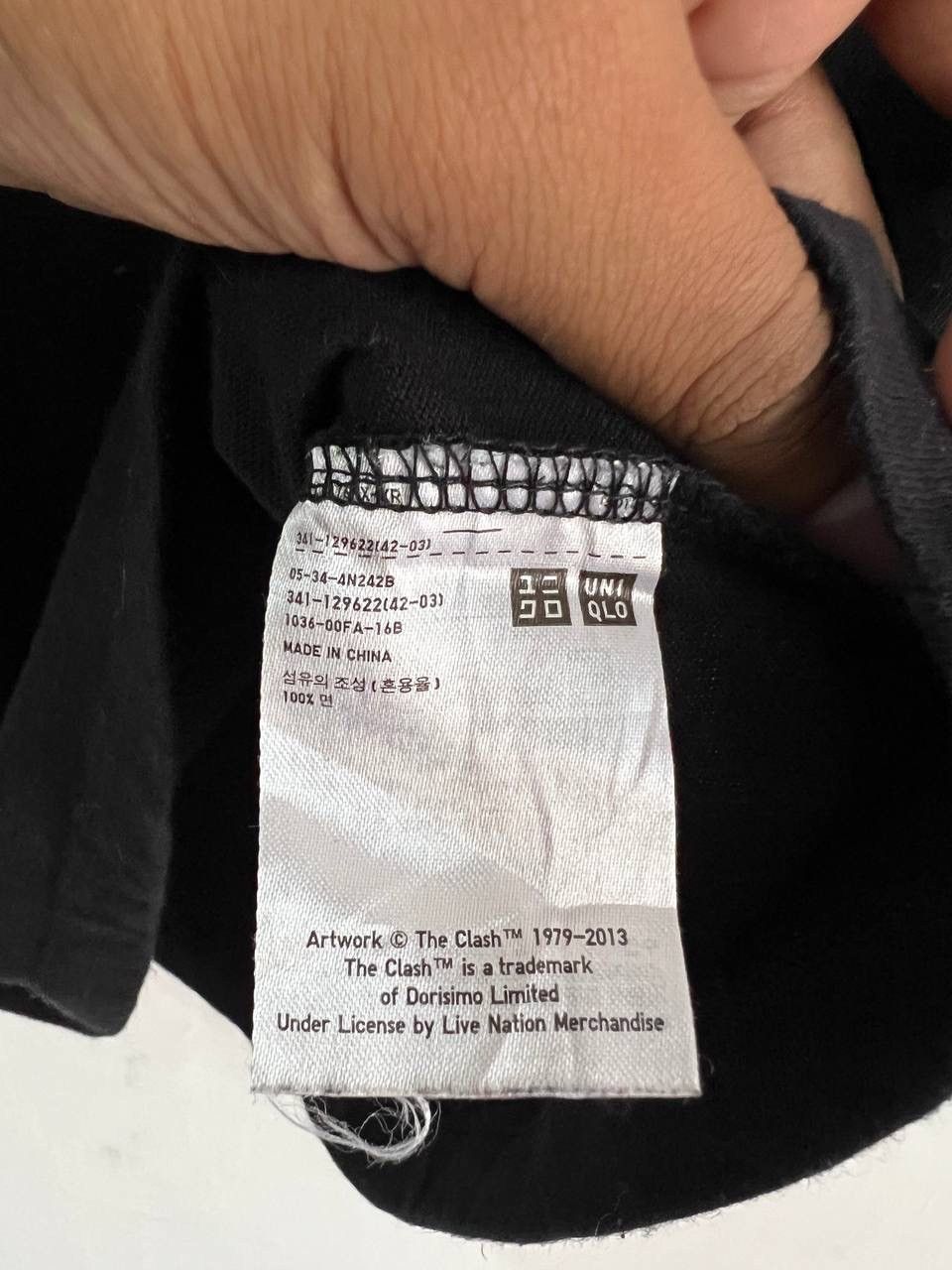Uniqlo The Clash Uniqlo UT Tee Size US S / EU 44-46 / 1 - 10 Thumbnail