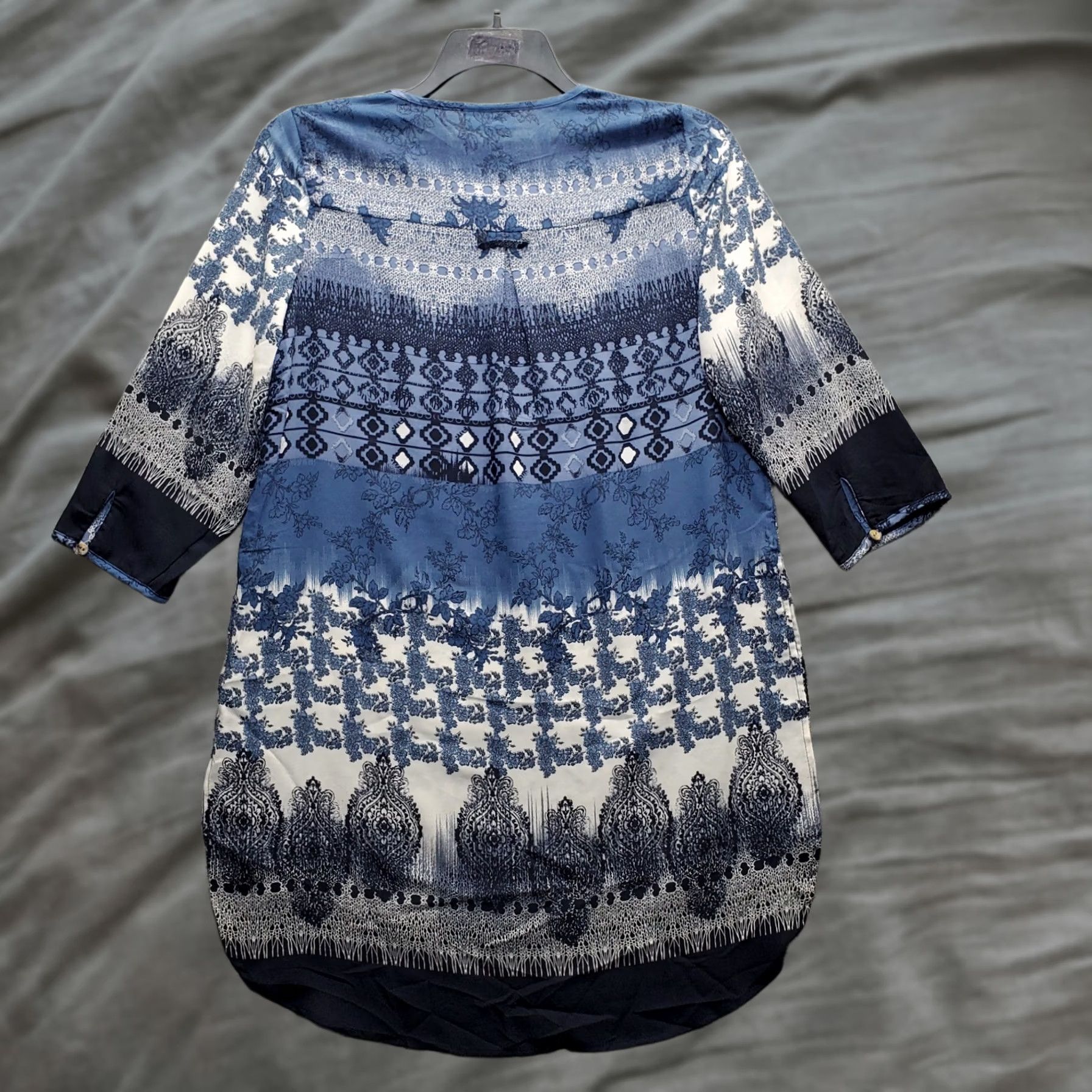 Vintage Westport Tunic Blouse Womens M Multi Pattern 3/4 Sleeve Round Neck Button Front Size M / US 6-8 / IT 42-44 - 1 Thumbnail