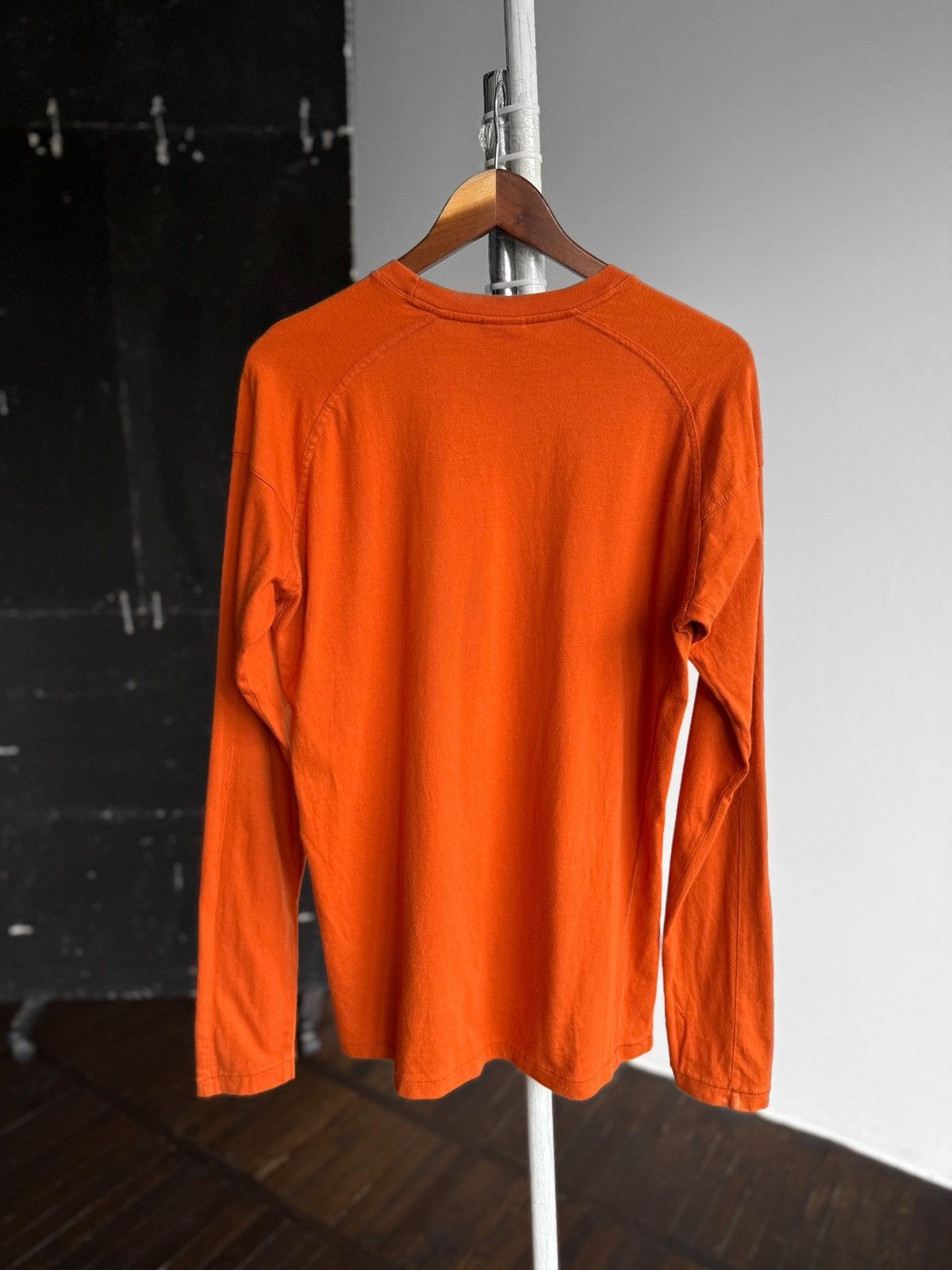 Nike Nike Mens Vintage Orange Long Sleeve T-Shirt Y2K Logo USA Size US L / EU 52-54 / 3 - 2 Thumbnail