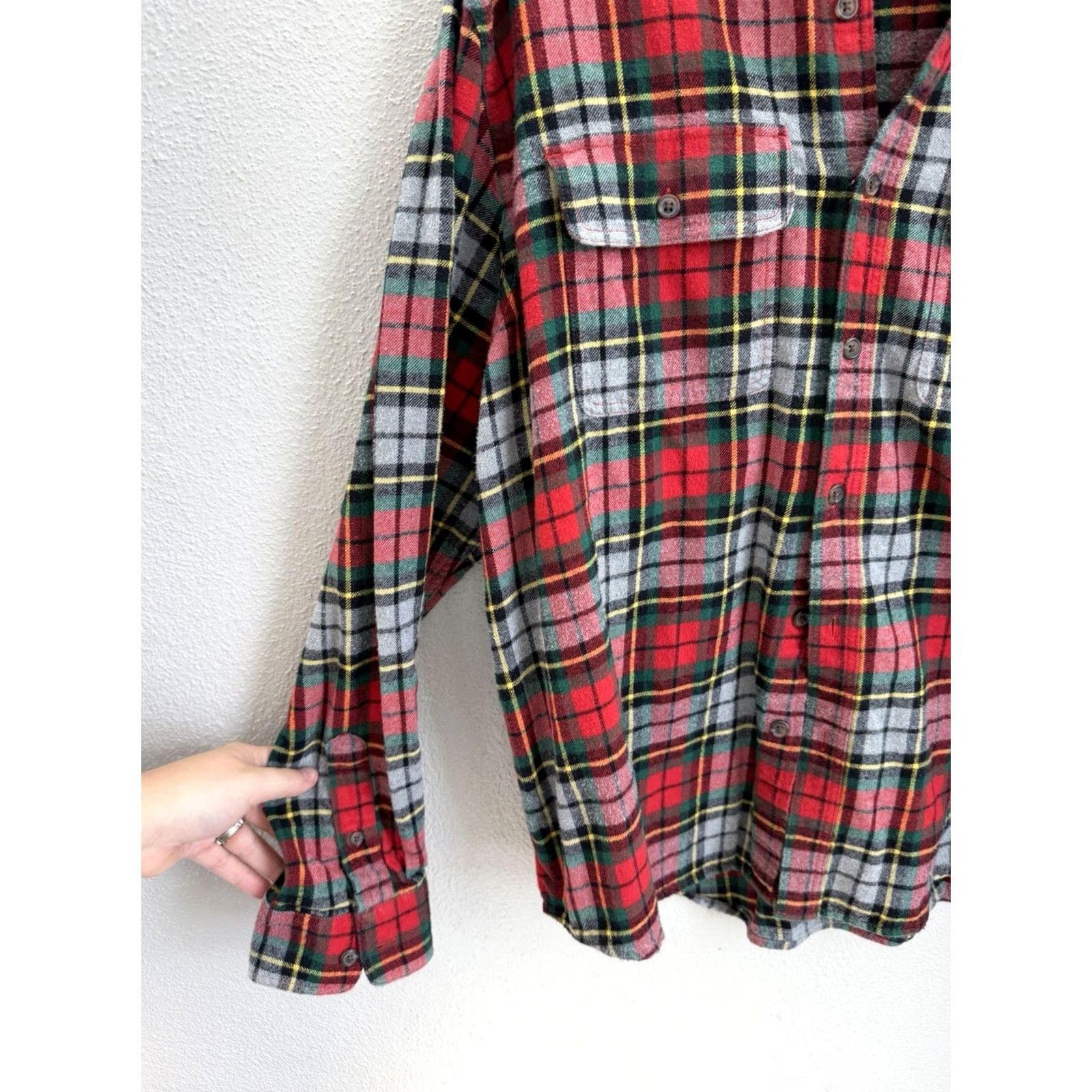 Old Navy Old Navy Mens Flannel Shirt Button-Up XL Regular Fit Plaid Red Green Colorful Classic Outdoor Womens? Mens Size US XL / EU 56 / 4 - 2 Thumbnail
