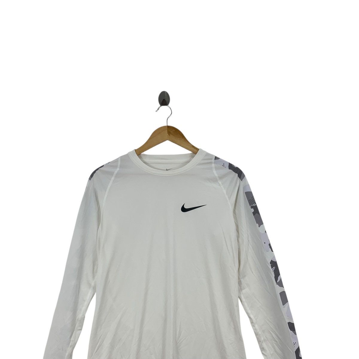 Nike NIKE DRI FIT Sportswear Camouflage Sleeve Tee Shirt Top Size L / US 10 / IT 46 - 2 Thumbnail