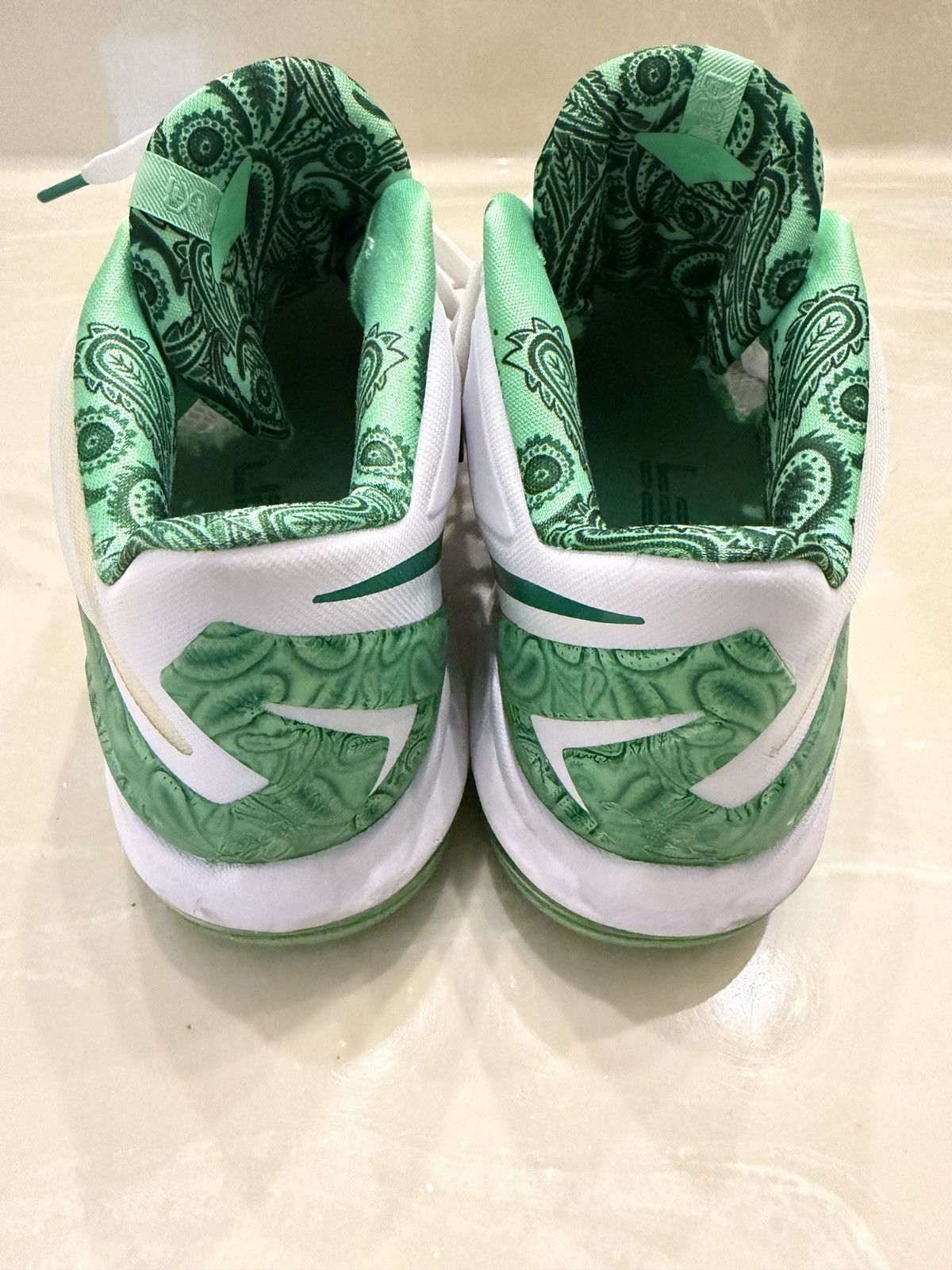 Nike Nike LeBron 11 Low "Easter" Size US 8.5 / EU 41-42 - 4 Thumbnail