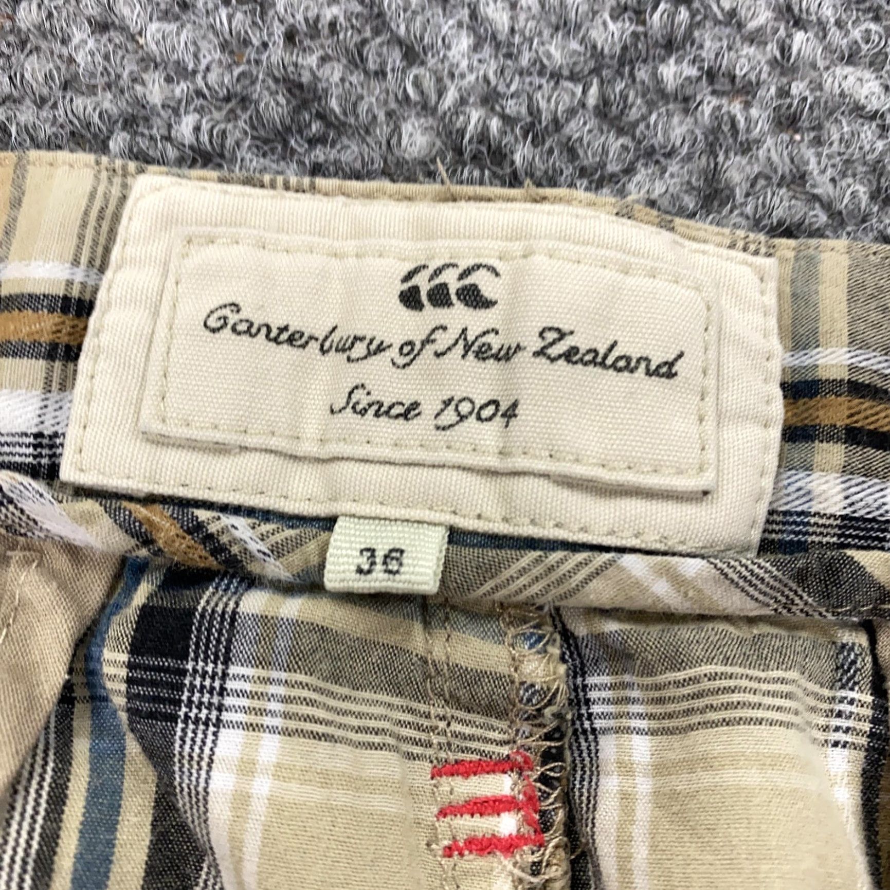 Vintage CANterbury of New Zealand Chino Shorts Mens 36 Beige Plaid Casual Cotton Size US 36 / EU 52 - 6 Thumbnail